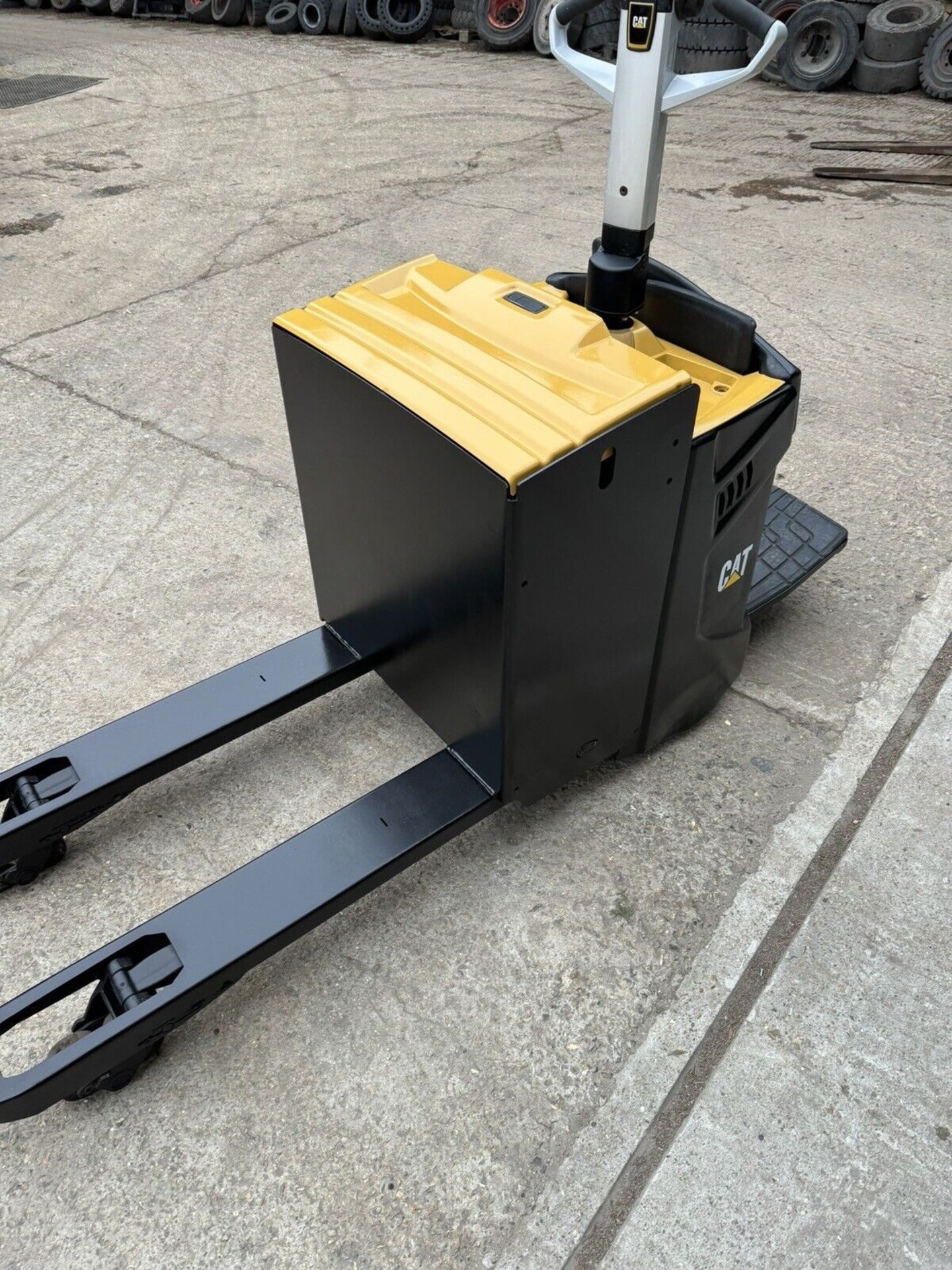 2013, CATERPILLAR 2 Electric Pallet Truck - Image 3 of 6