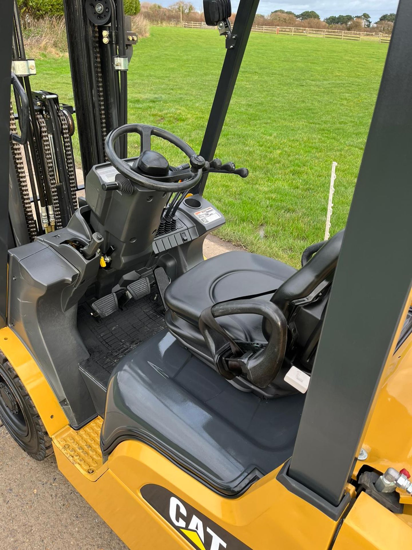 2017, CATERPILLAR 2.5 Tonne Gas Forklift (Container) Triple Mast - Image 7 of 10