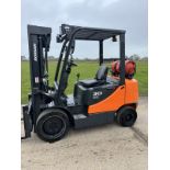 DOOSAN, 3 Tonne Gas Forklift (Container / Triple Mast)