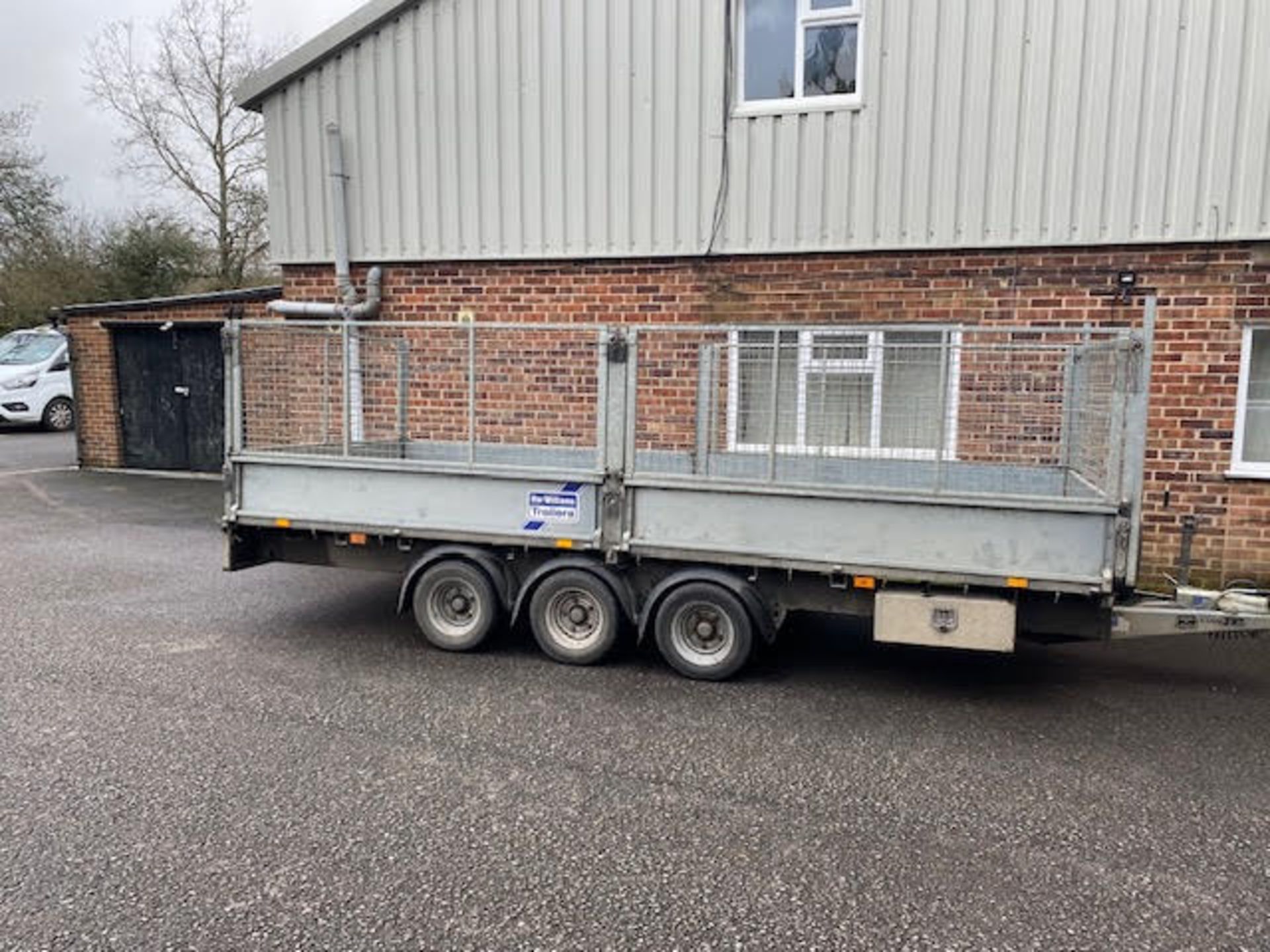 IFOR WILLIAMS Model LM166G3 - Tri Axle Trailer