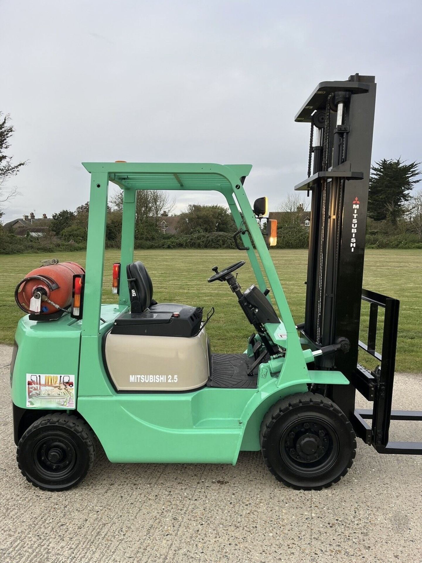 MITSUBISHI, 2.5 Tonne Gas Forklift - Image 3 of 5