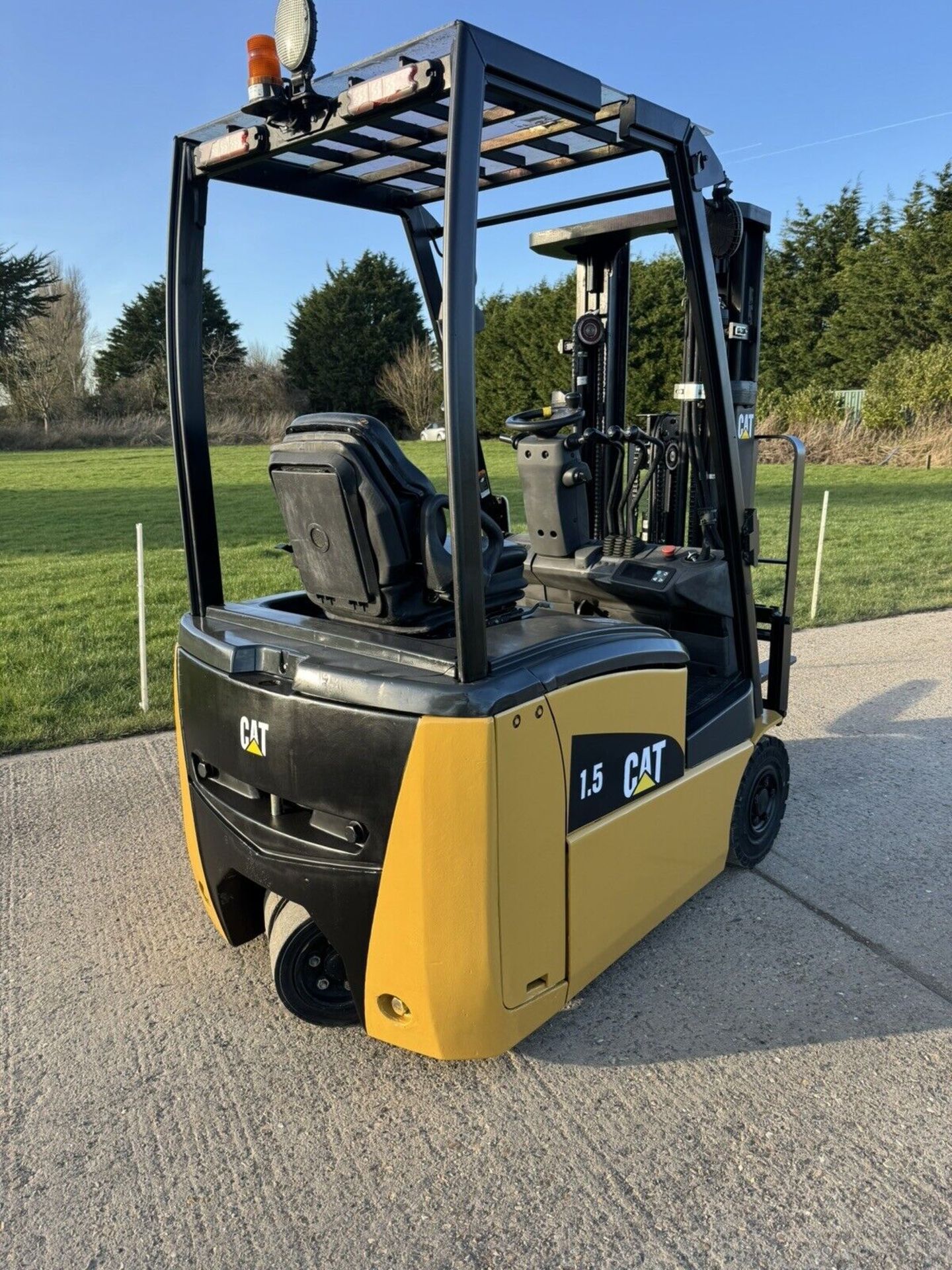 2017, CATERPILLAR - 1.5 Electric Forklift Truck (Container Spec) - Image 4 of 5