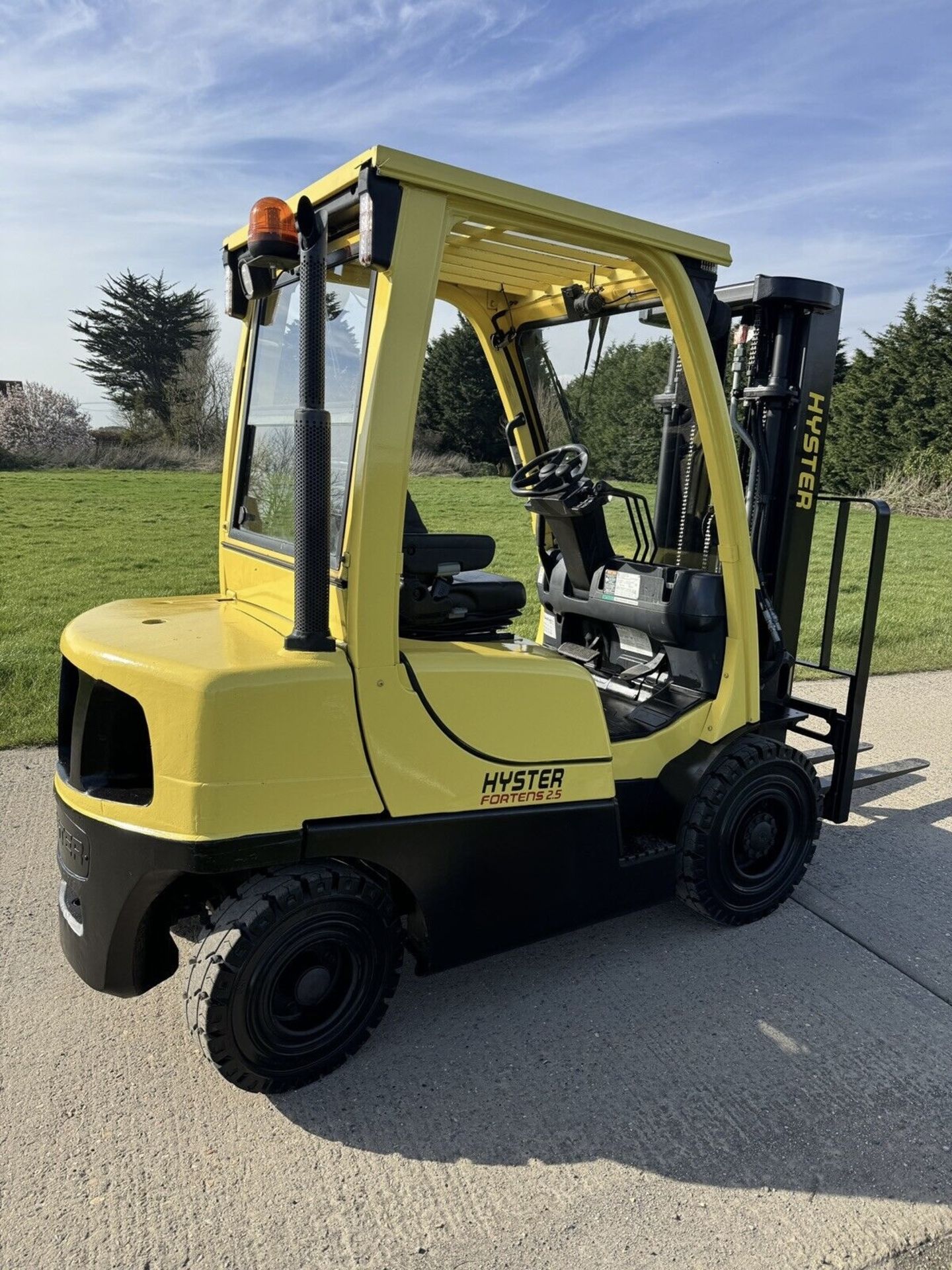 HYSTER, 2.5 Tonne Diesel Forklift (Container Spec) - Image 2 of 5