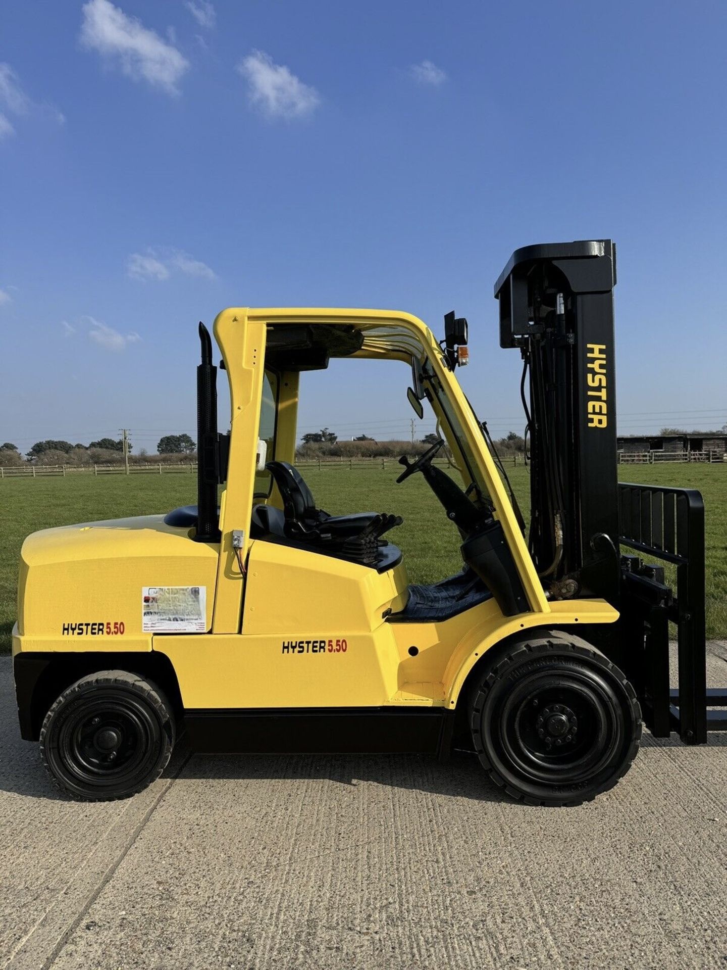 HYSTER, 5.5 Tonne - 600 Load Center Diesel Forklift - Image 3 of 7