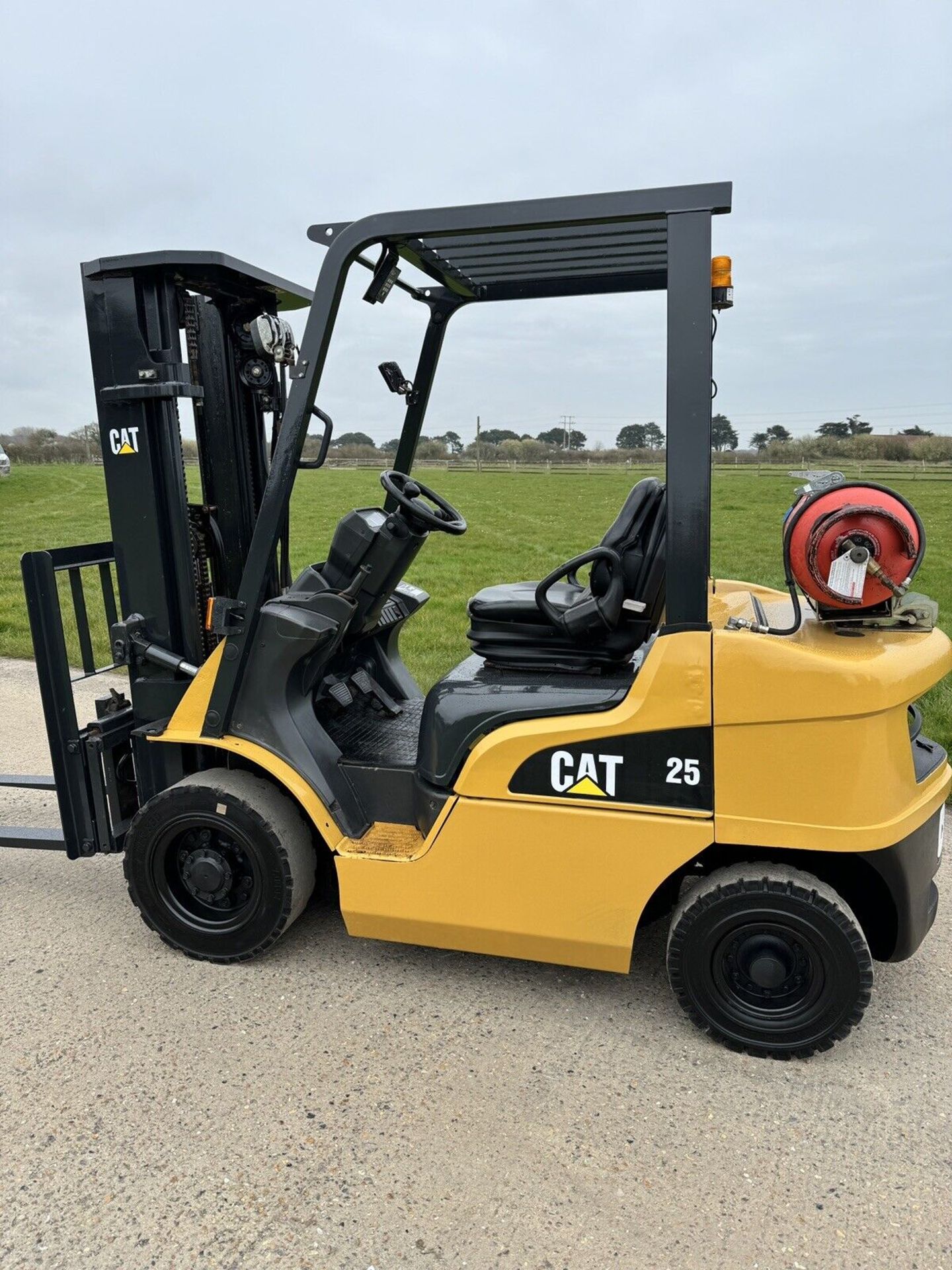 CATERPILLAR, 2.5 Tonne - Gas Forklift (Container, Triple Mast, Side Shift) - Bild 6 aus 9