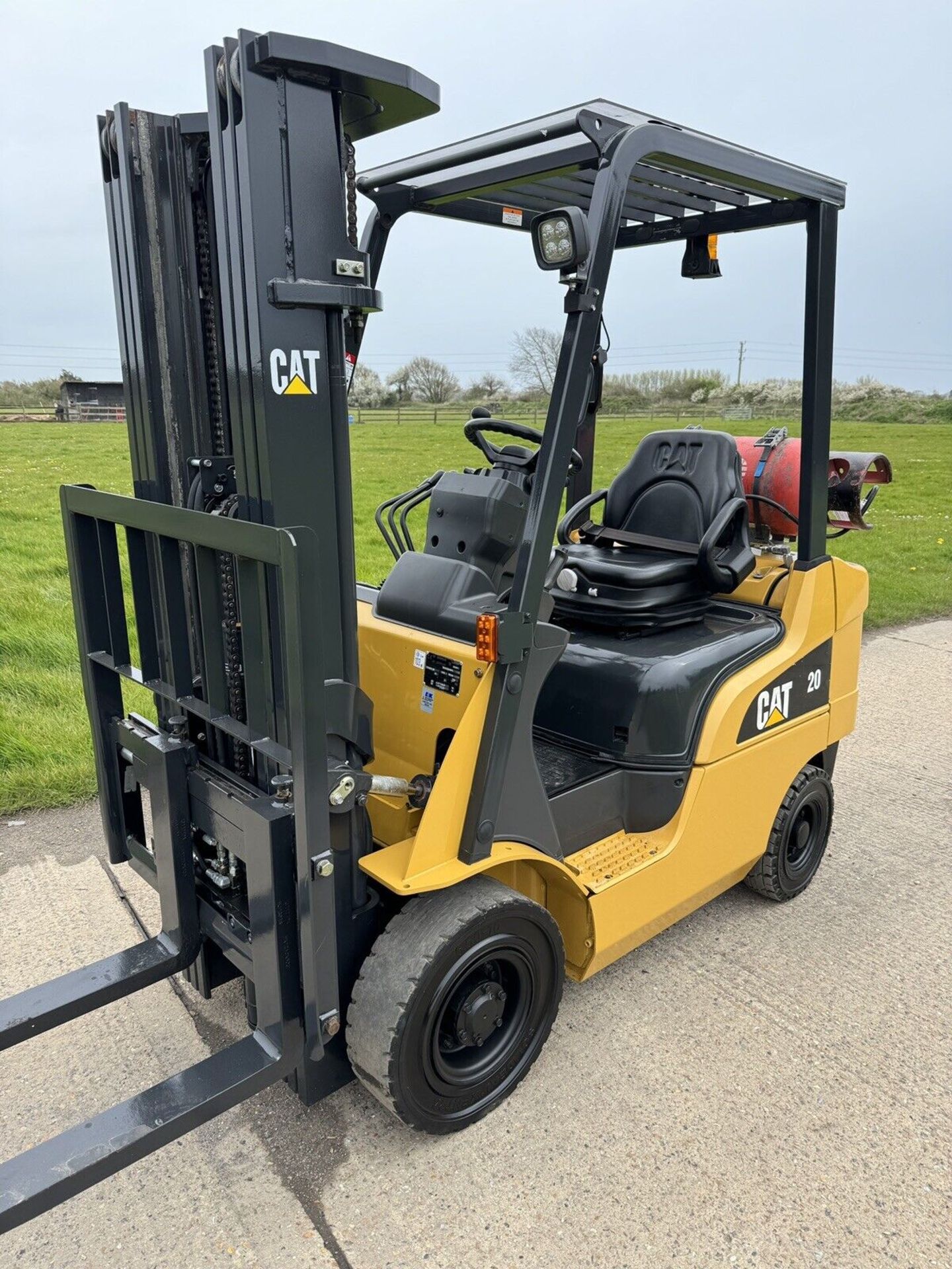 2017, CATERPILLAR - 2 Tonne Gas Forklift (Only 1235 Hours)