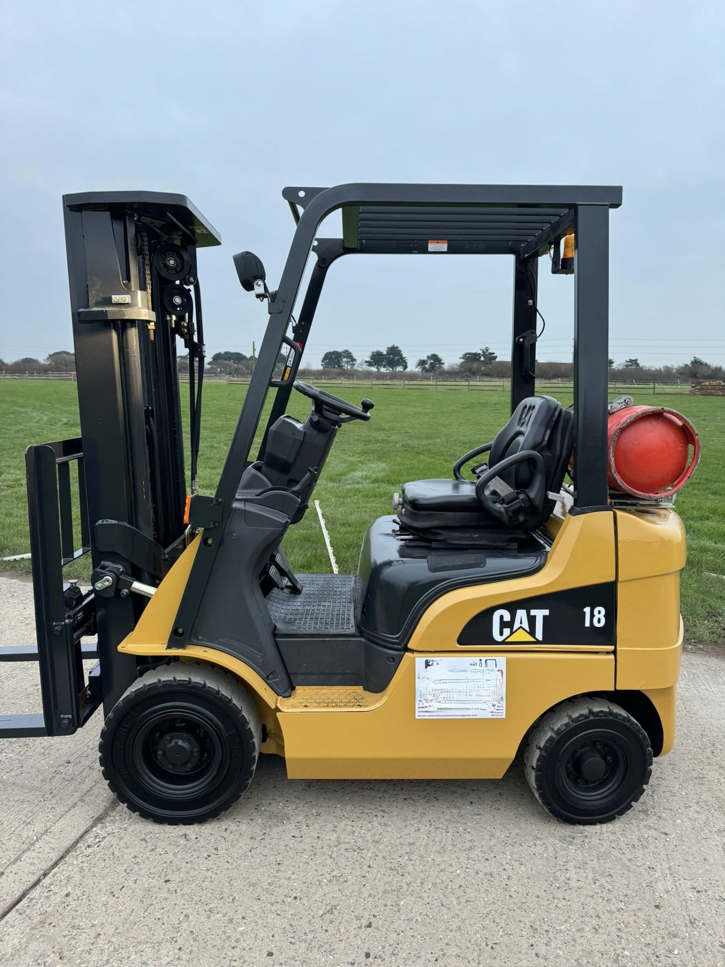 2018 CATERPILLAR 1.8 Tonne Gas Forklift Truck (Container) Triple Mast - Image 4 of 9