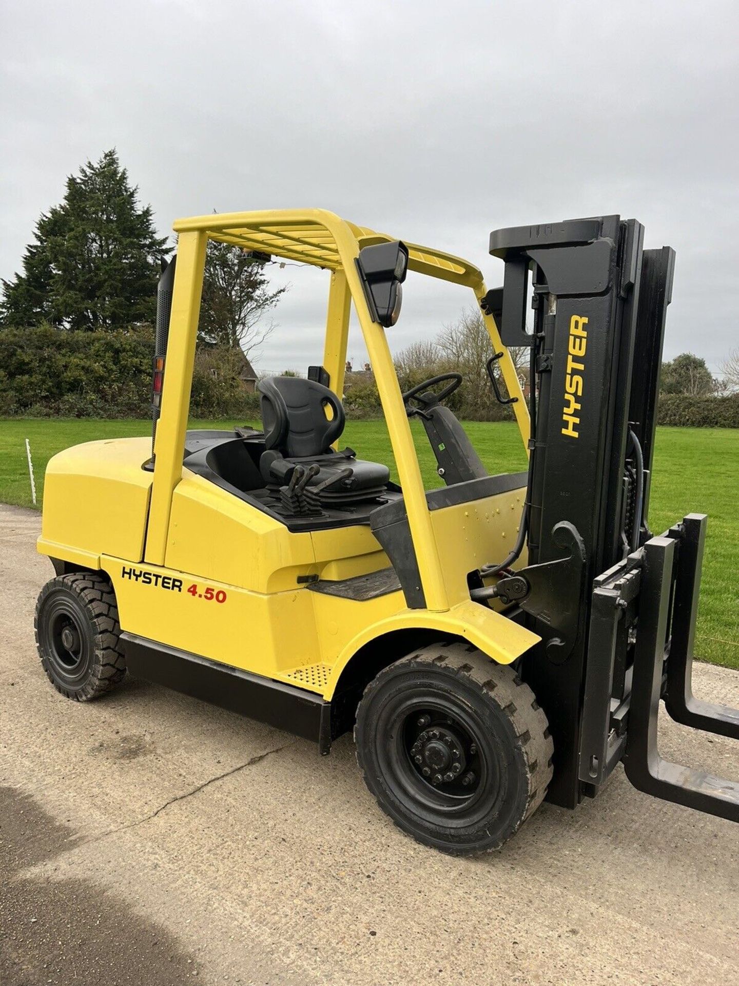 HYSTER 4.5 Tonne Diesel Forklift (container spec) - Image 2 of 6