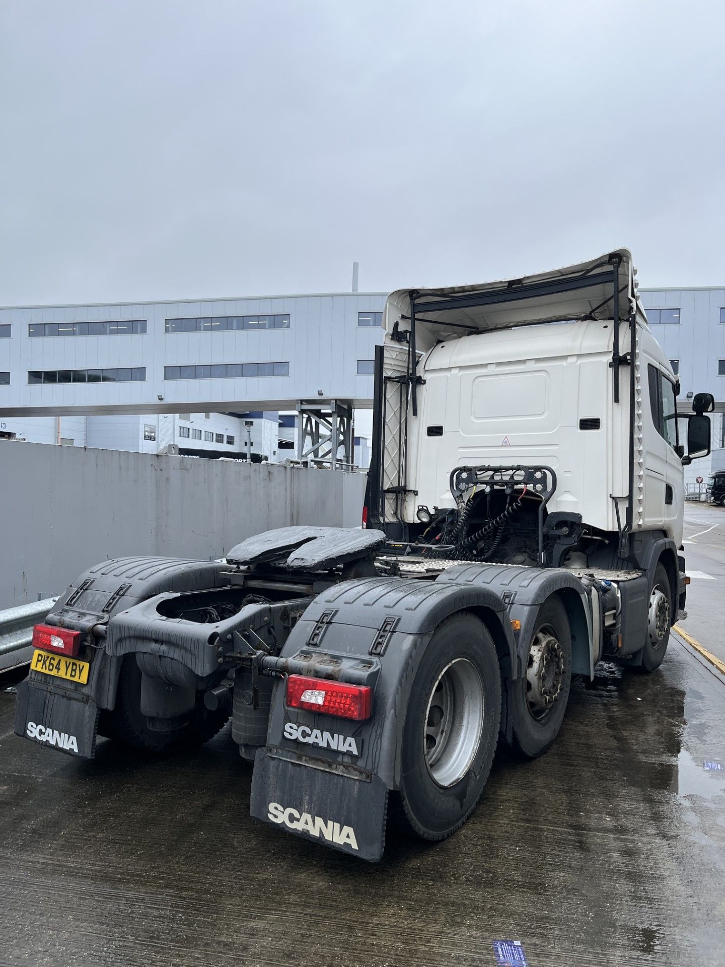 SCANIA G410 - 6x2 Tractor Unit (VRN - PK64 YBY) Ex-Sports Direct Fleet, Owned & Maintained - Image 3 of 3