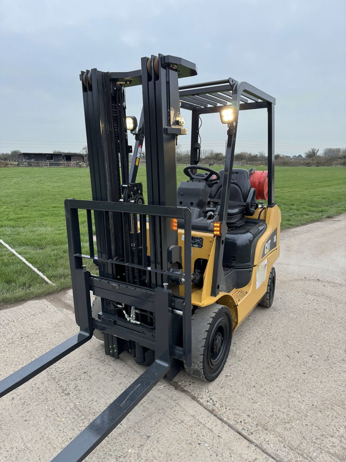 2018 CATERPILLAR 1.8 Tonne Gas Forklift Truck (Container) Triple Mast - Image 2 of 9