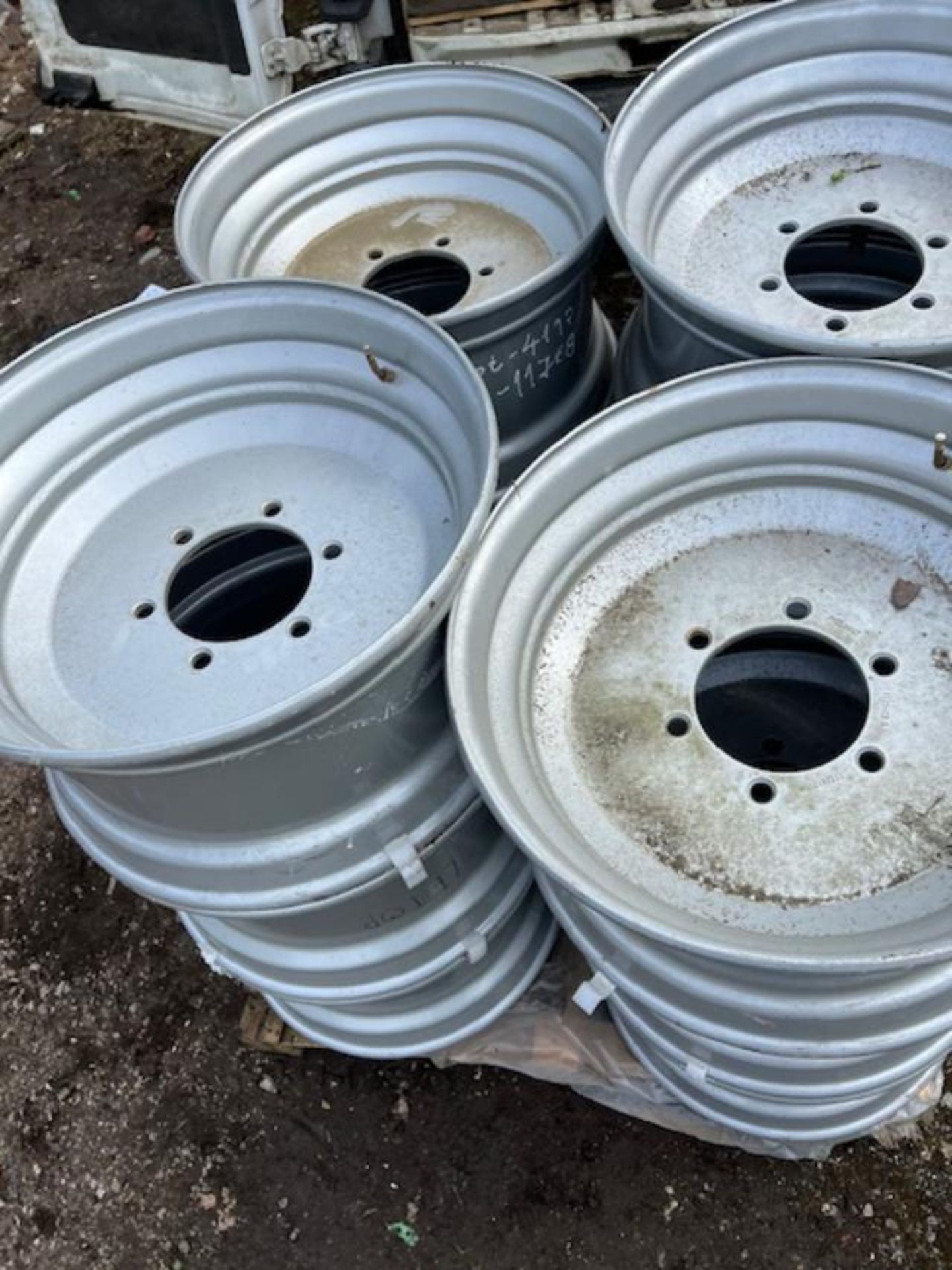 12 x unused Alloys 11.75x22.50 to suit Commercial Trucks - Image 2 of 4