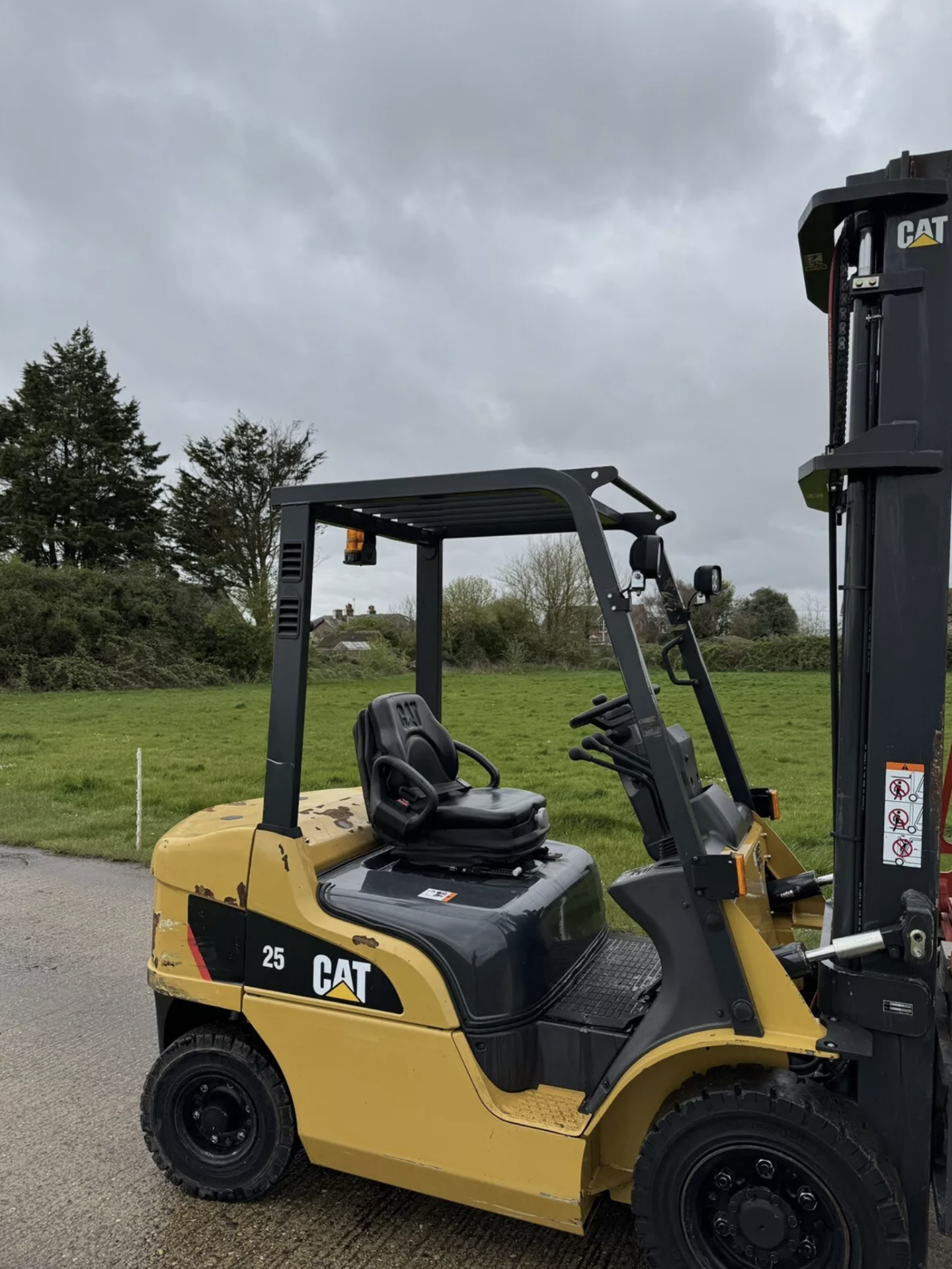 CATERPILLAR, 2.5 Tonne Diesel Forklift (2500 hours from new) - Image 5 of 5