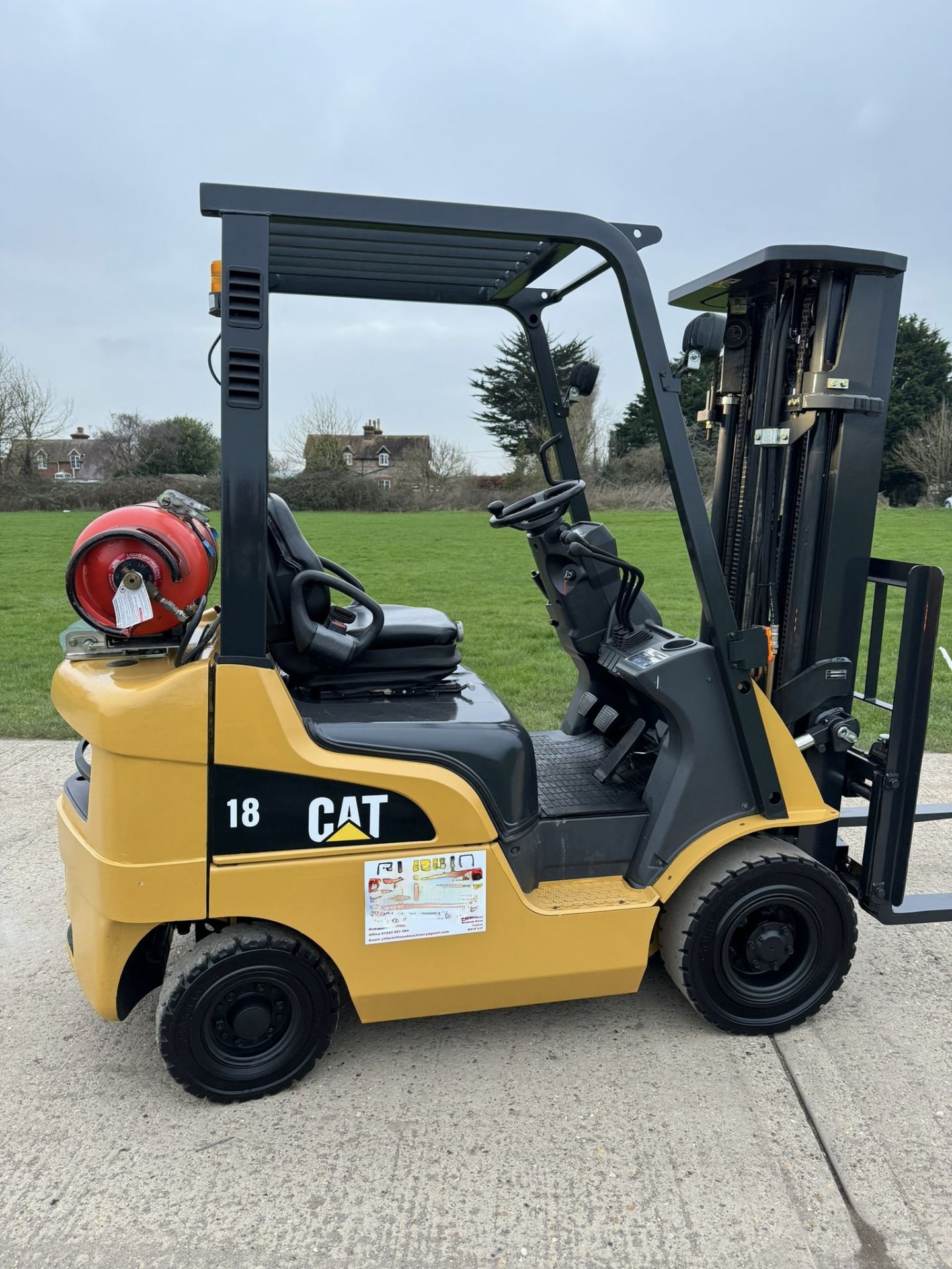 2018 CATERPILLAR 1.8 Tonne Gas Forklift Truck (Container) Triple Mast - Image 3 of 9