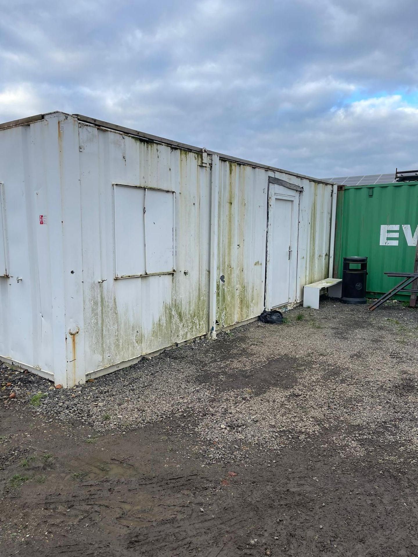 NO RESERVE - 32ft x 10ft anti vandal cabin - Bild 3 aus 6