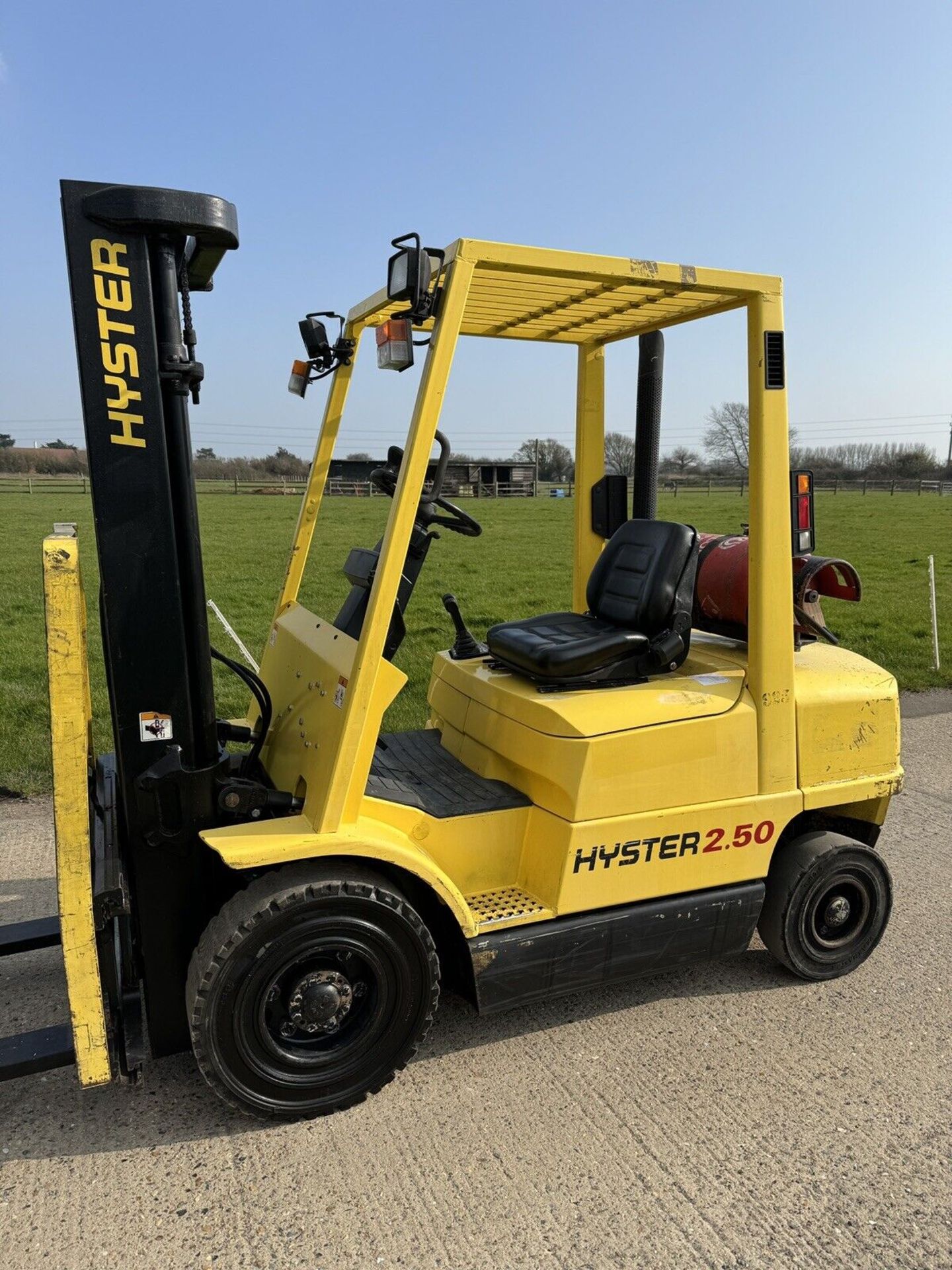 HYSTER 2.5 Gas Forklift (container spec) - Image 4 of 4