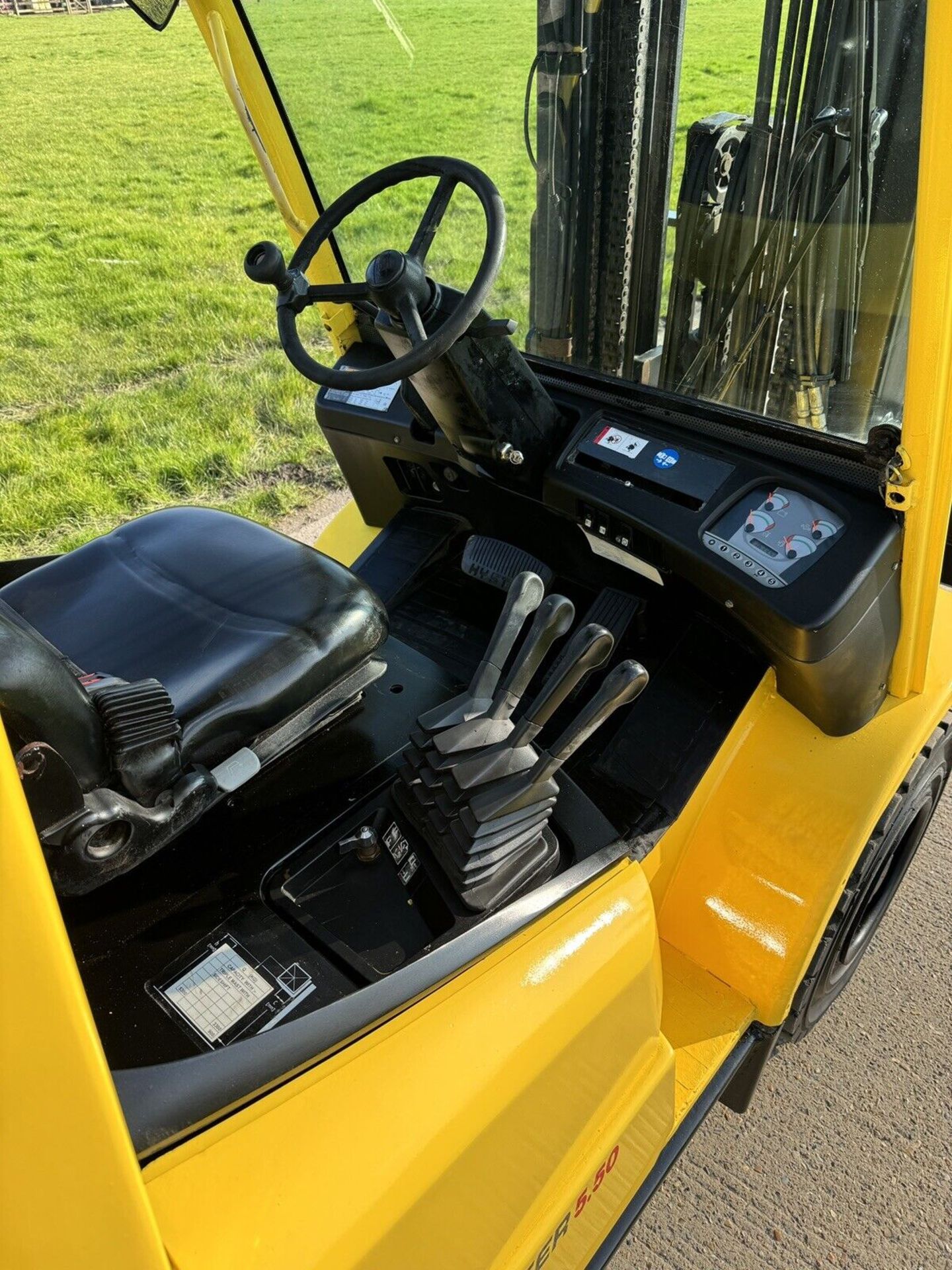 HYSTER, 5.5 Tonne - 600 Load Center Diesel Forklift - Image 5 of 7