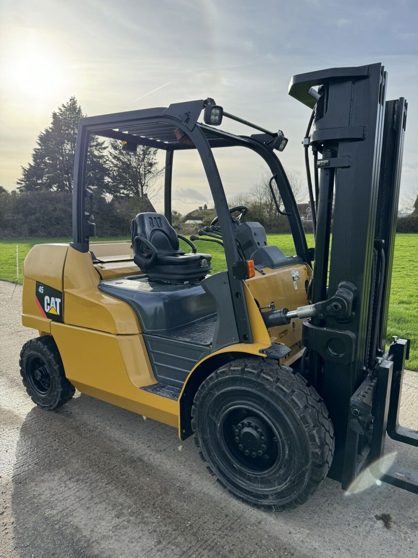 2016, CATERPILLAR 4.5 Tonne Diesel Forklift Truck (Triple Mast) - Image 2 of 5