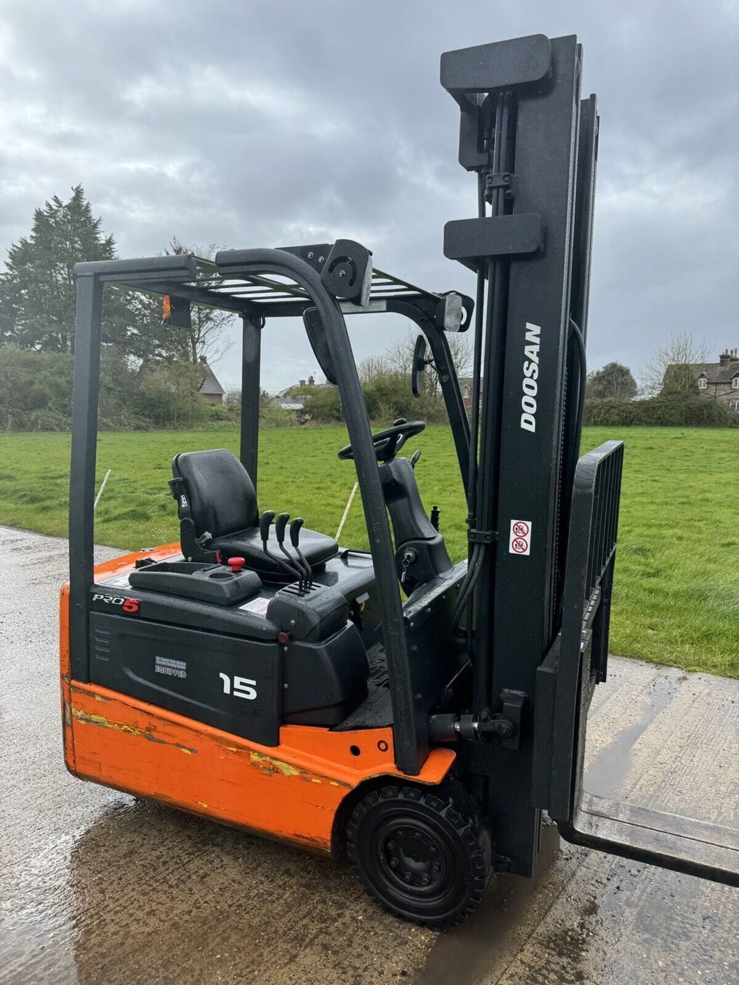 DOOSAN, 1.5 Tonne Electric Forklift Truck