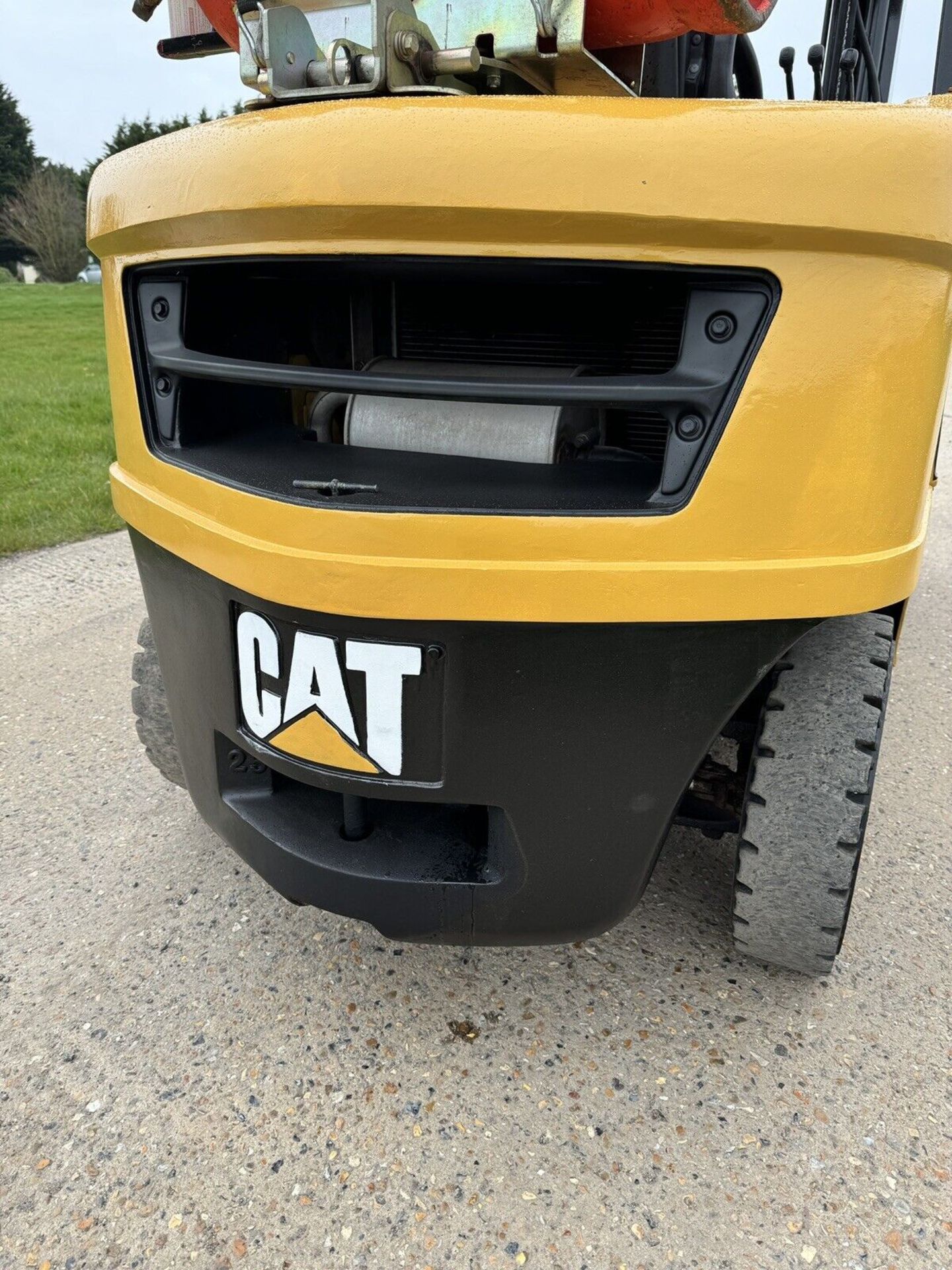 CATERPILLAR, 2.5 Tonne - Gas Forklift (Container, Triple Mast, Side Shift) - Image 5 of 9