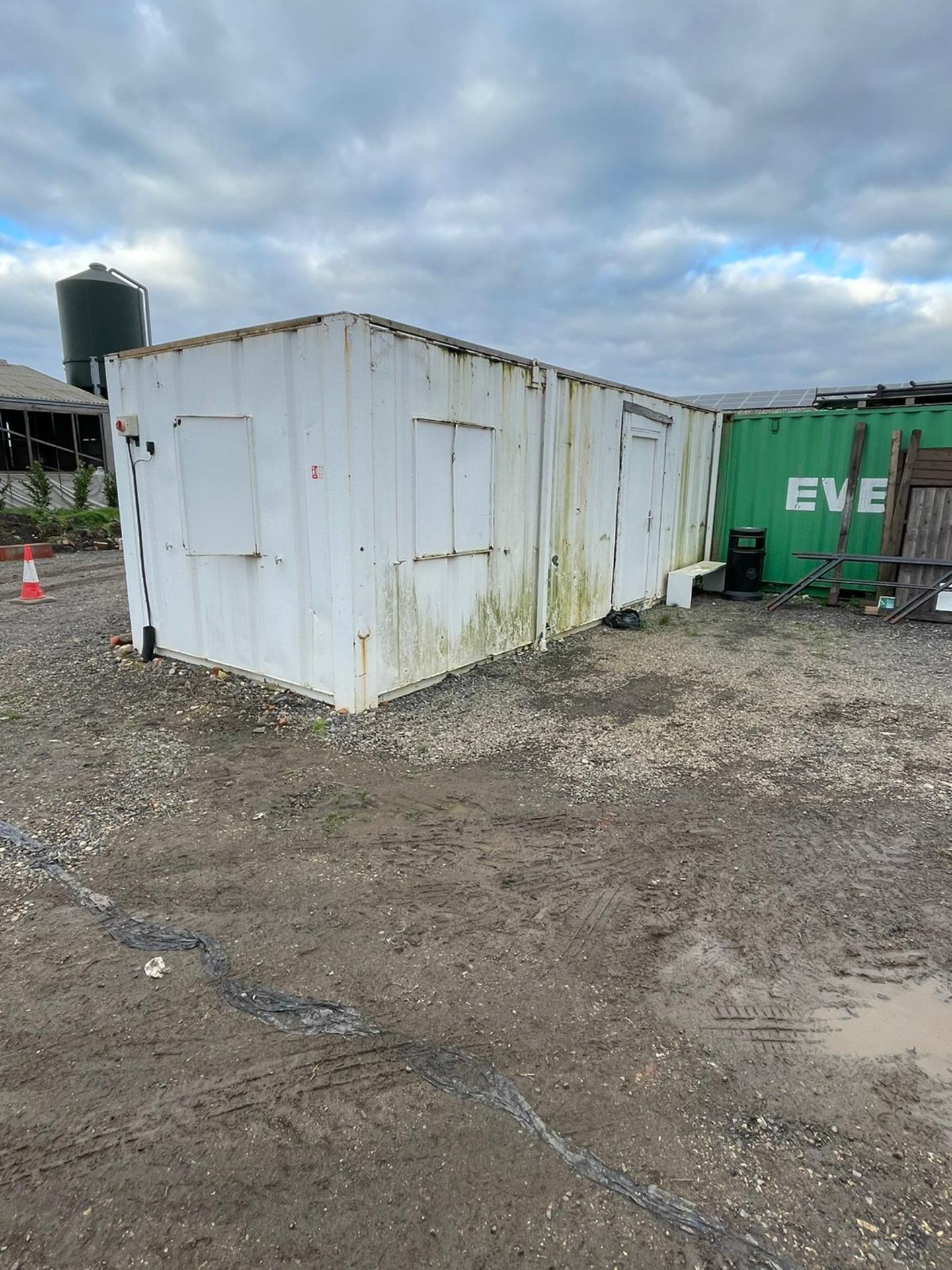 NO RESERVE - 32ft x 10ft anti vandal cabin