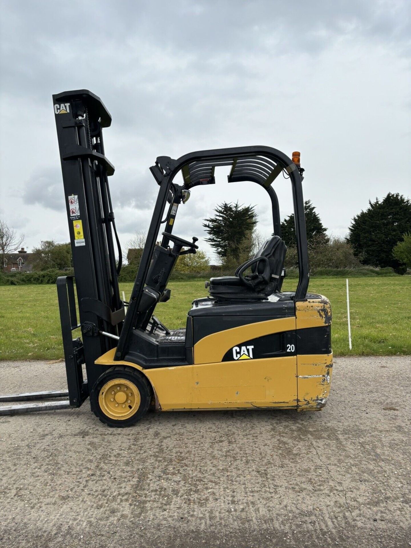2011, CATERPILLAR - Electric Forklift Truck - Image 8 of 8