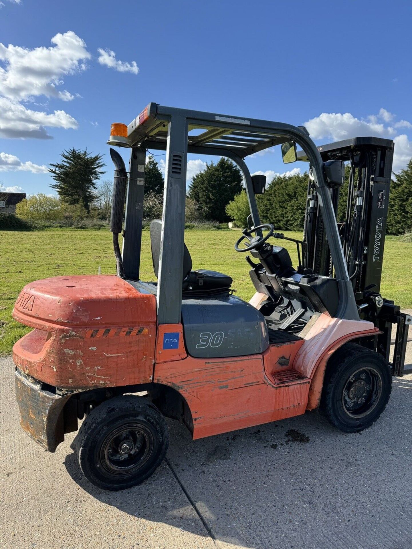 2005, TOYOTA - 3 Tonne Diesel Forklift (Triple Mast / Container Spec) - Image 4 of 7