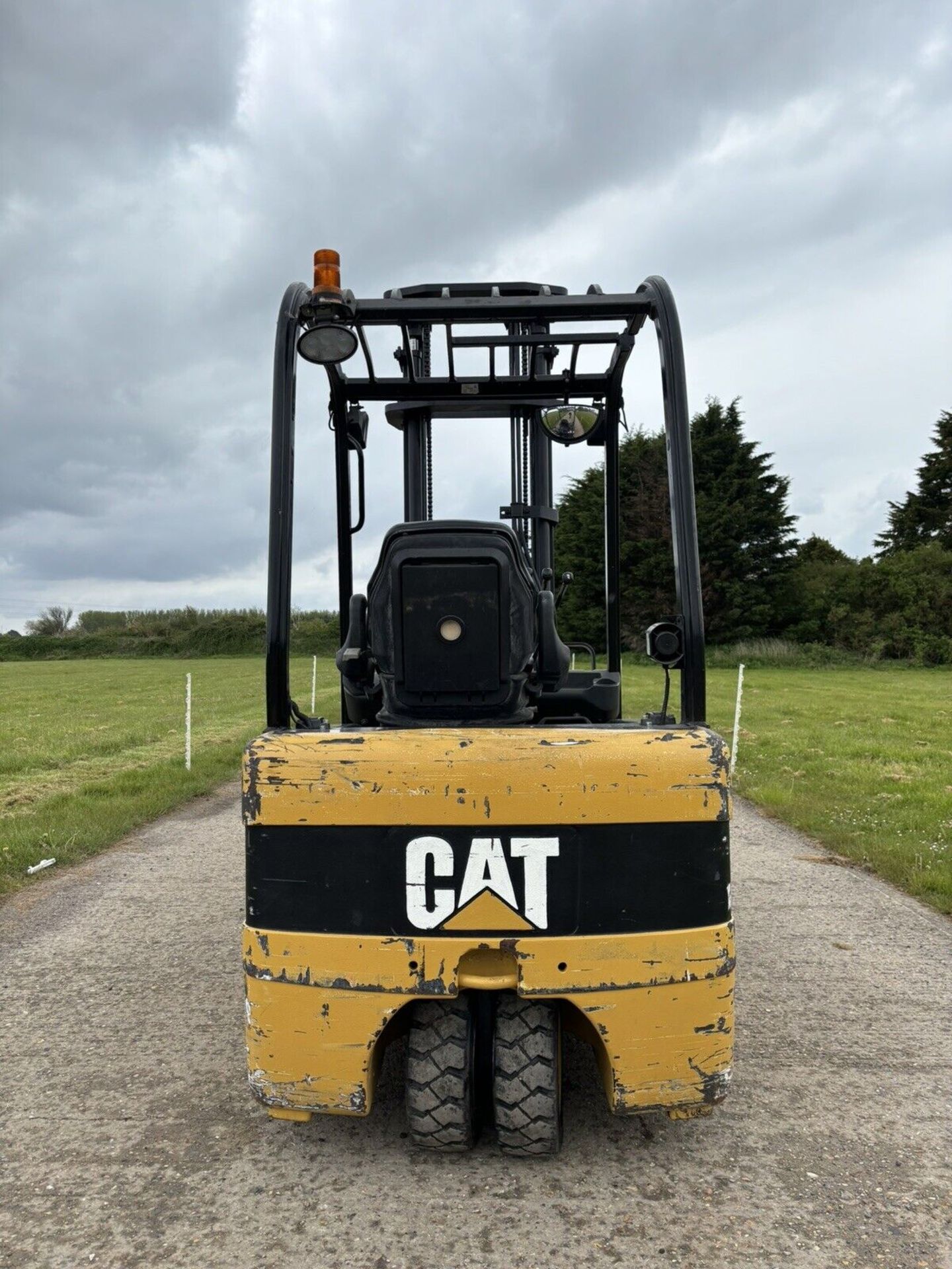 2011, CATERPILLAR - Electric Forklift Truck - Image 2 of 8
