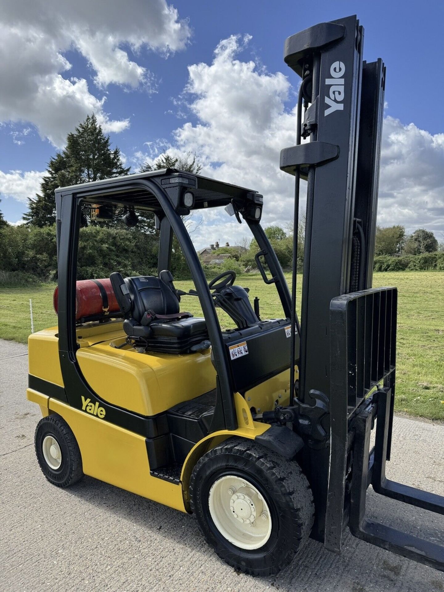 2017 - YALE Gas Forklift Truck (5.9 m lift) - Only 2200 Hours - Image 3 of 7