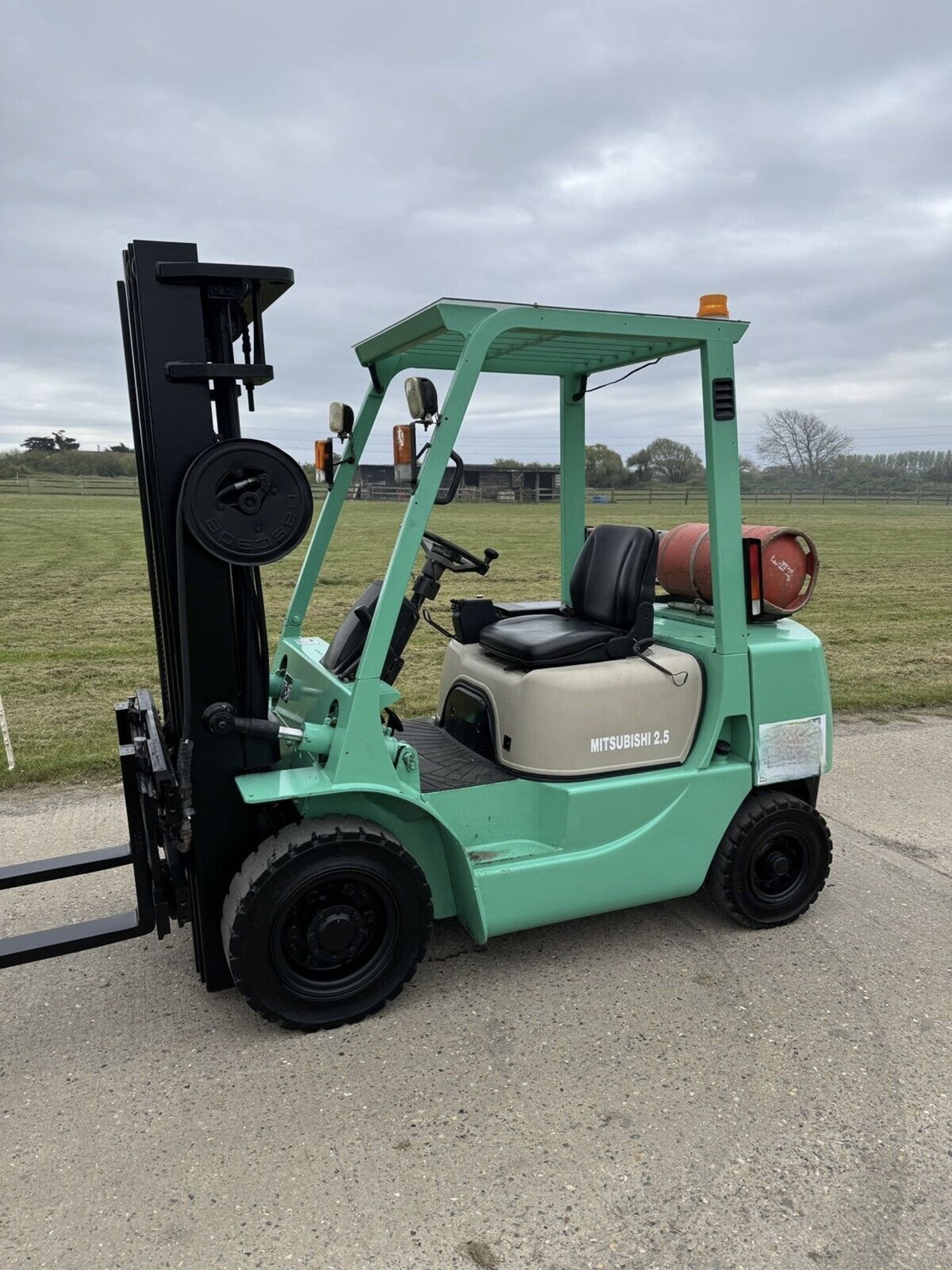 MITSUBISHI - 2.5 Tonne Gas Forklift (Container Spec) - Image 5 of 6