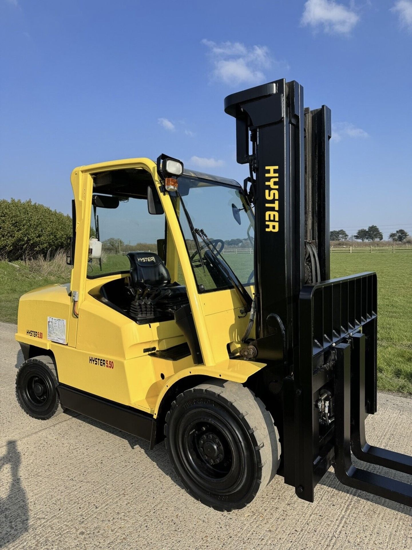 HYSTER, 5.5 Tonne - 600 Load Center Diesel Forklift