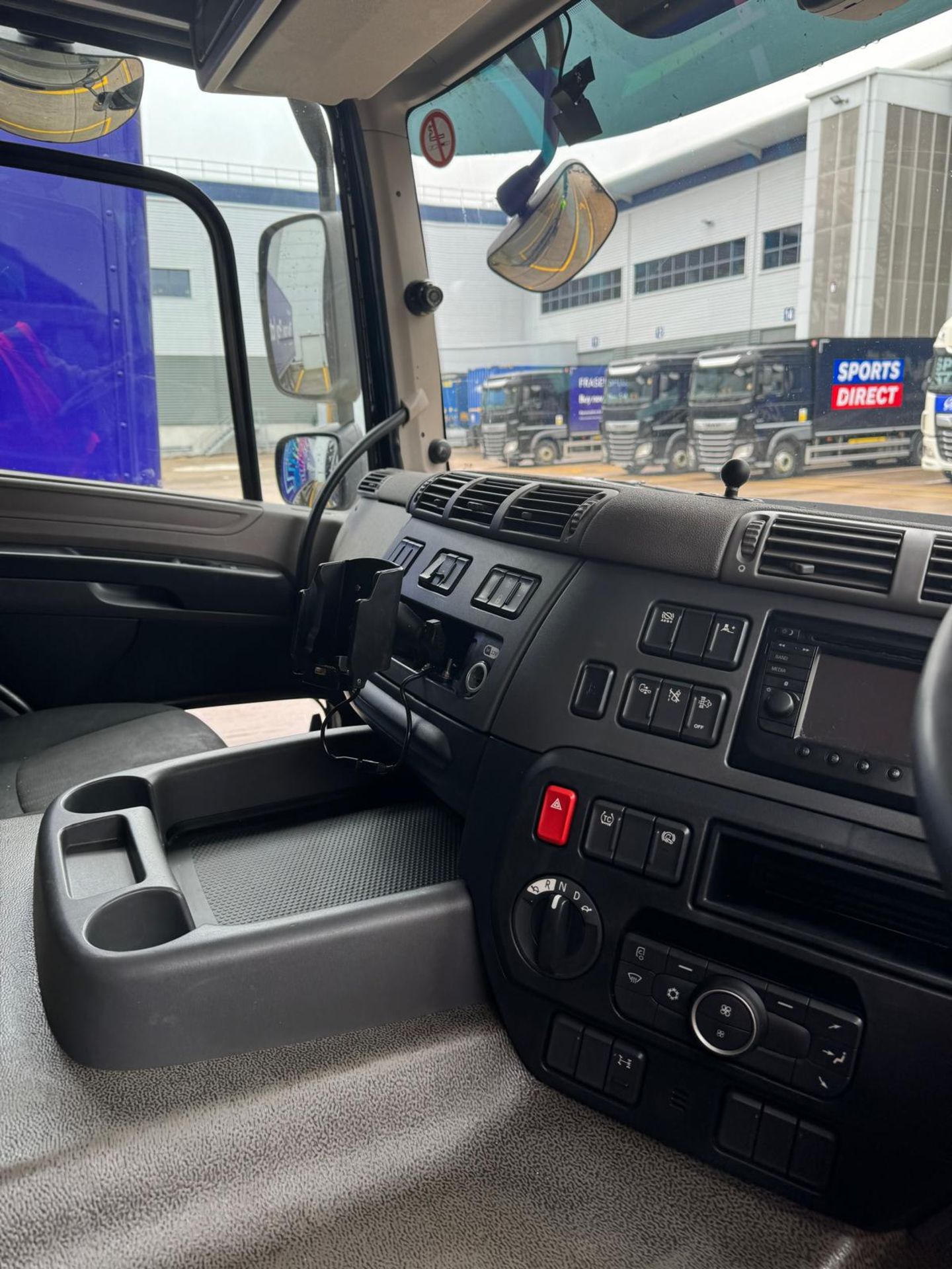2019, DAF CF 260 FA (Ex-Fleet Owned & Maintained) - FN69 AXH (18 Ton Rigid Truck with Tail Lift) - Bild 10 aus 14