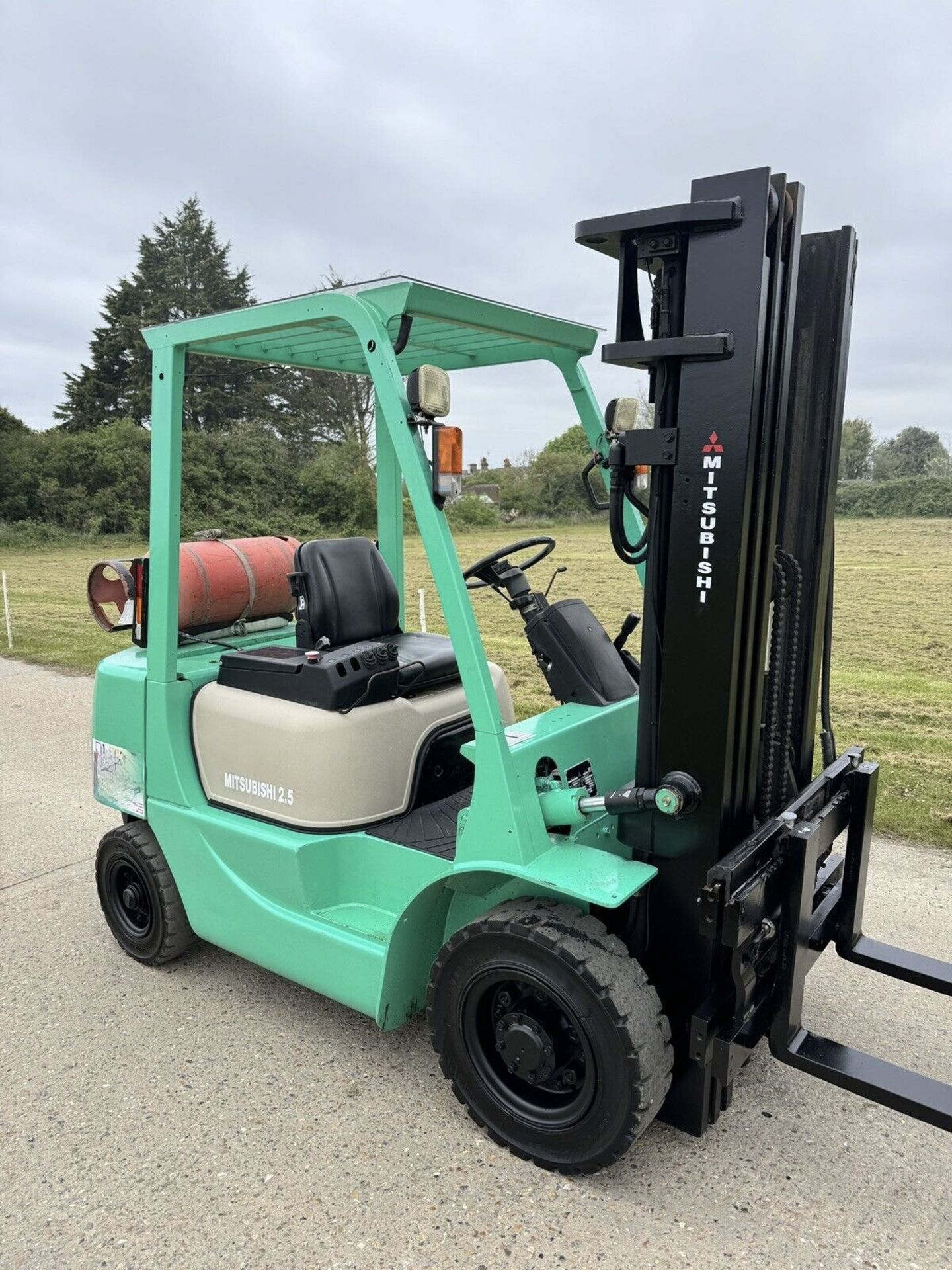 MITSUBISHI - 2.5 Tonne Gas Forklift (Container Spec) - Image 6 of 6