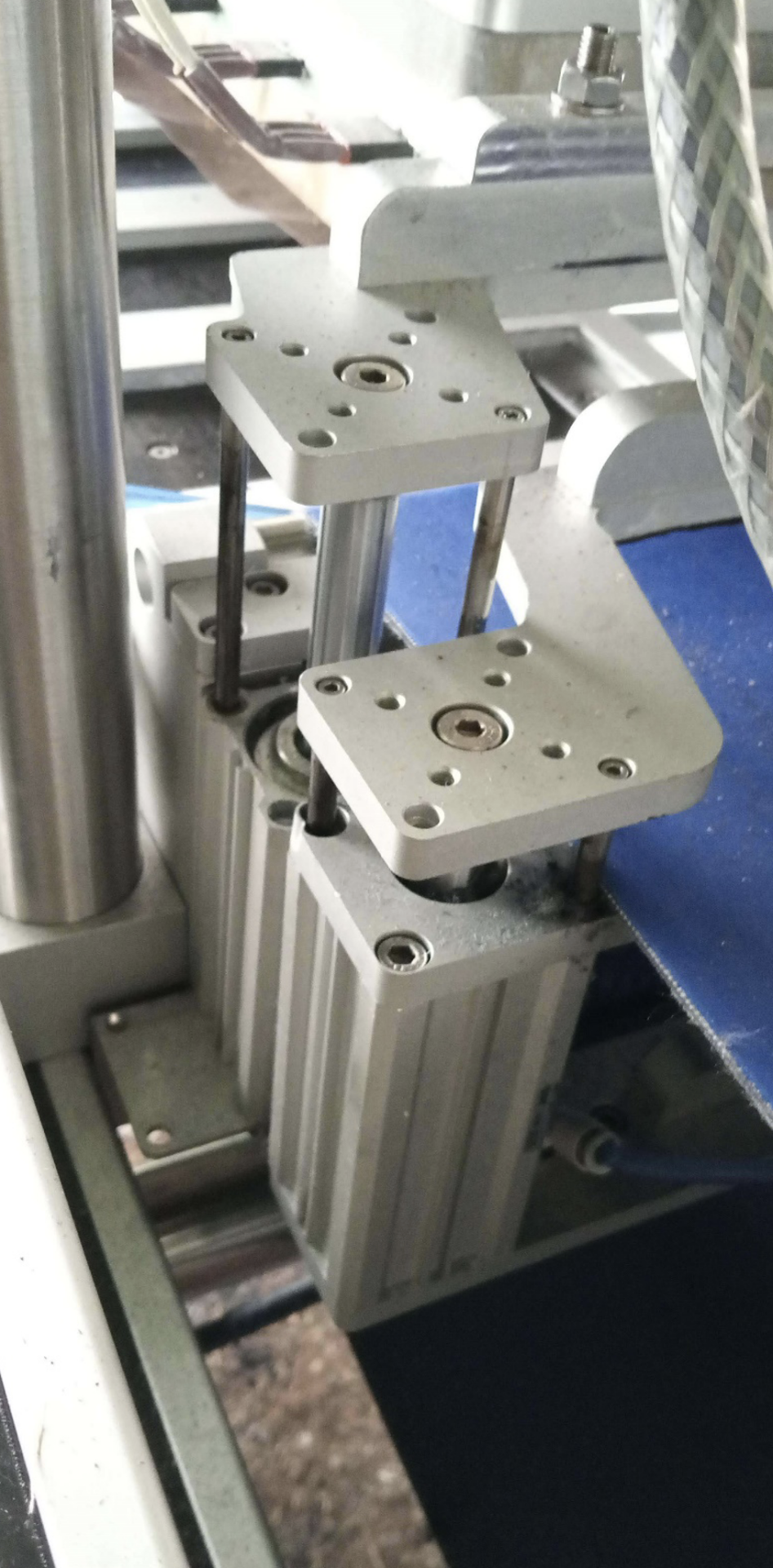 Actuation clamps (x2) - Image 2 of 8