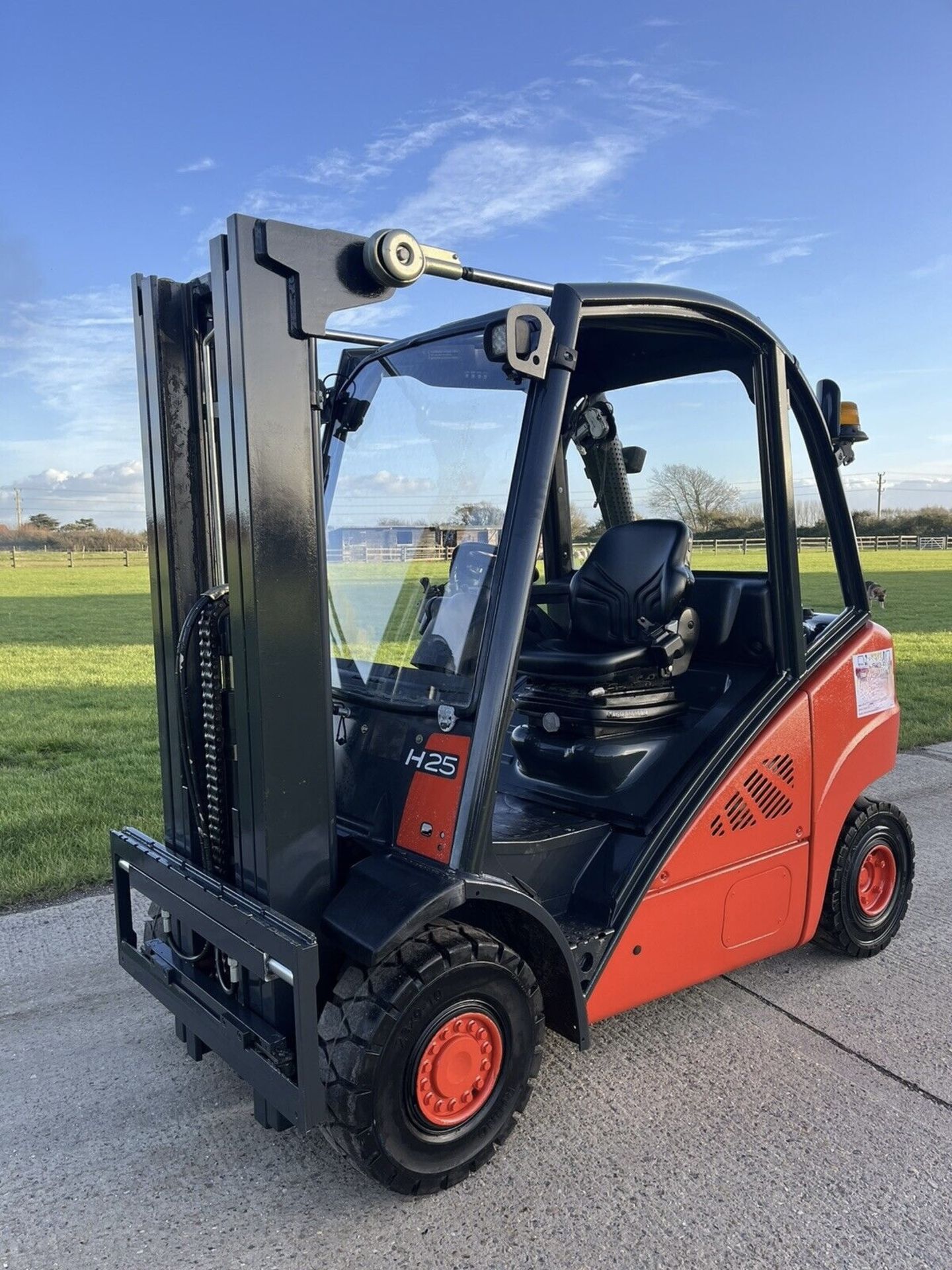 LINDE - H25 Diesel Forklift Truck (container spec)