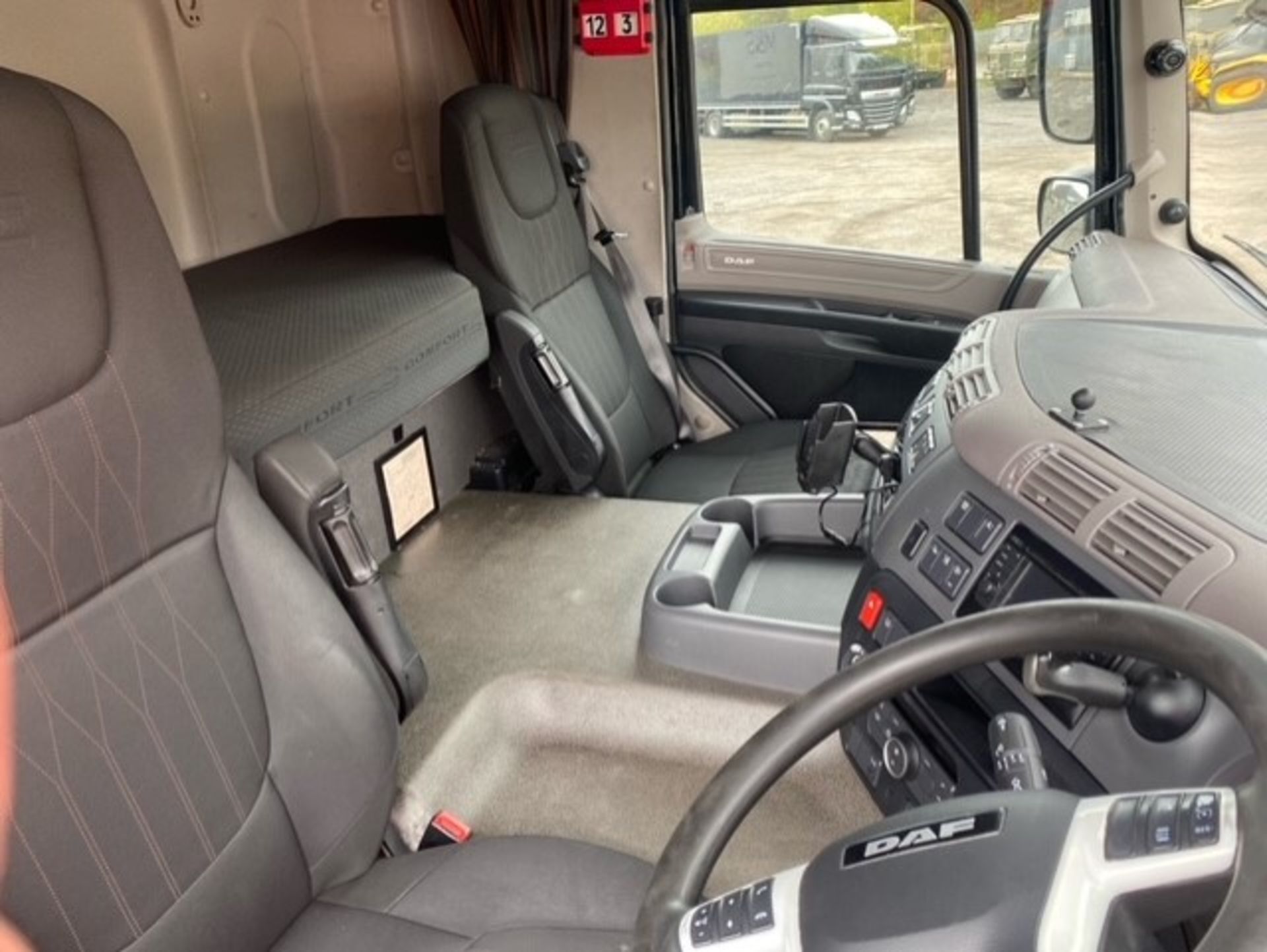 2019, DAF CF 260 FA (Ex-Fleet Owned & Maintained) - FN69 AXH (18 Ton Rigid Truck with Tail Lift) - Bild 15 aus 22