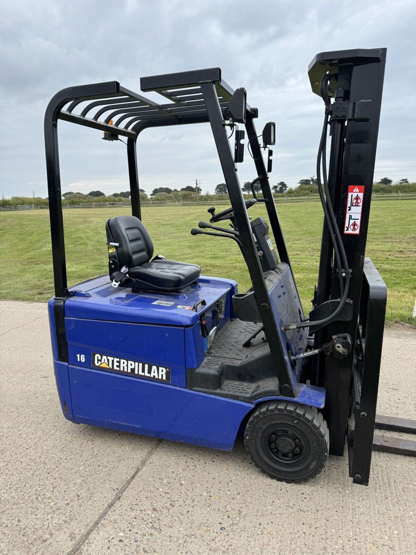 CATERPILLAR, 1.6 Tonne Electric Forklift Truck - Container Spec - Image 2 of 5