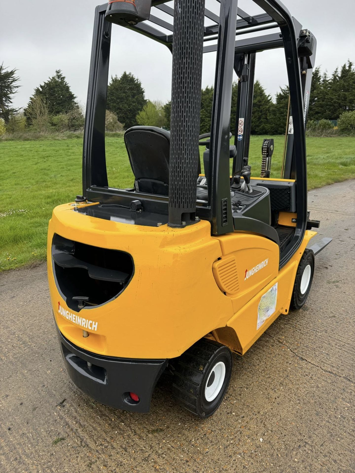 Jungheinrich 1.6 Tonne Diesel Forklift (Container Spec) - Bild 2 aus 9