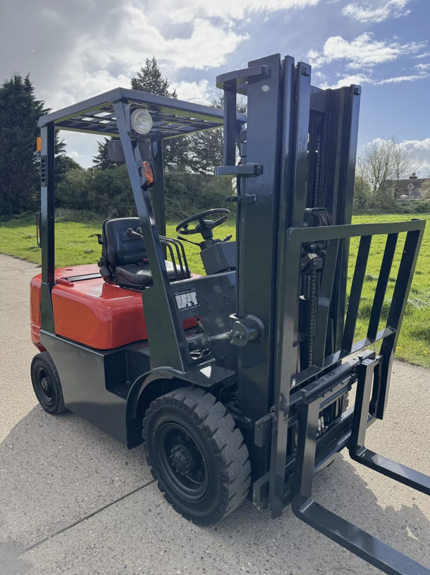 Tail Lift 2.5 Diesel Forklift Truck (container spec) - Image 2 of 8