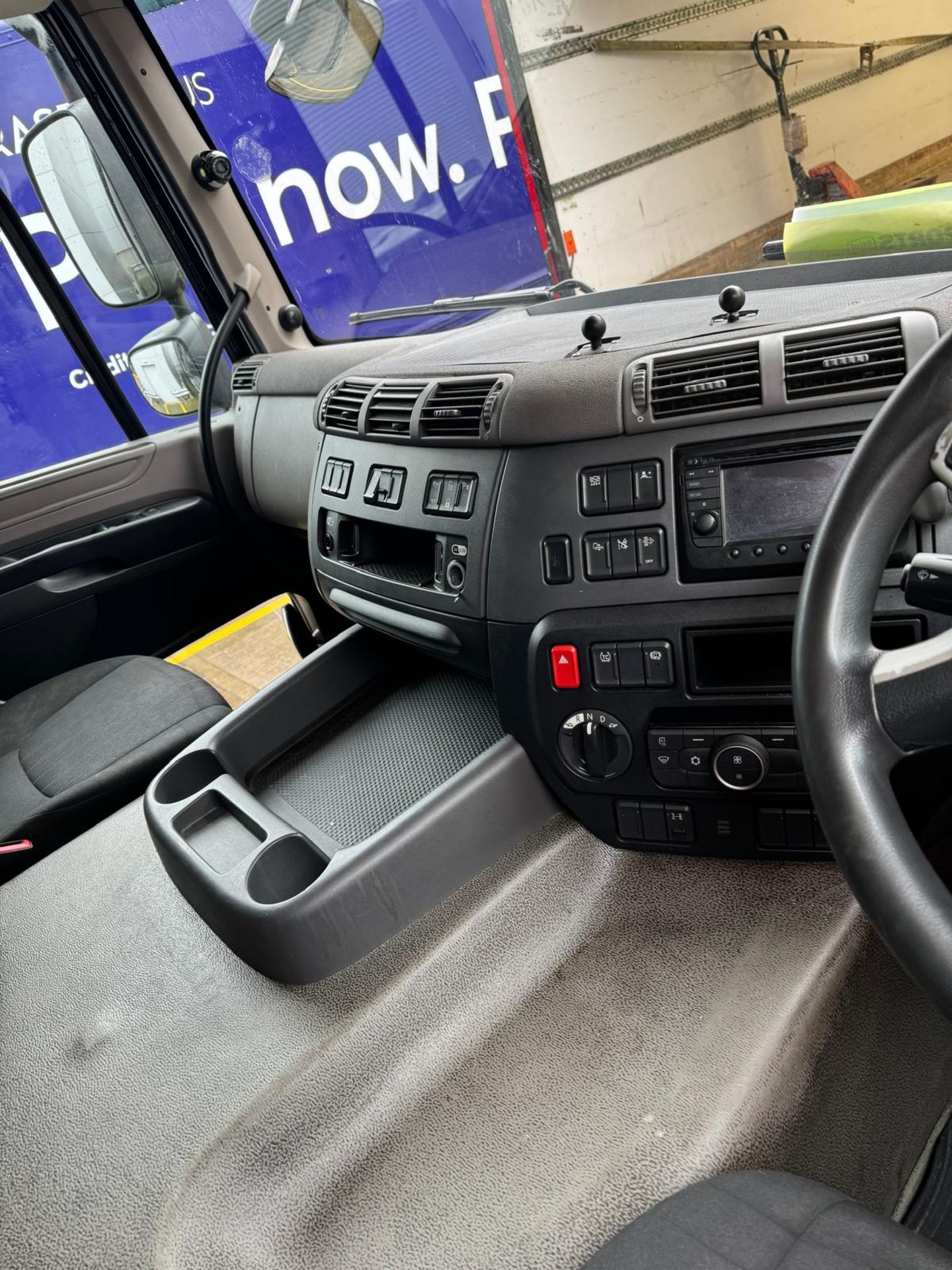 2019, DAF CF 260 FA (Ex-Fleet Owned & Maintained) - FN69 AXC (18 Ton Rigid Truck with Tail Lift) - Bild 8 aus 17