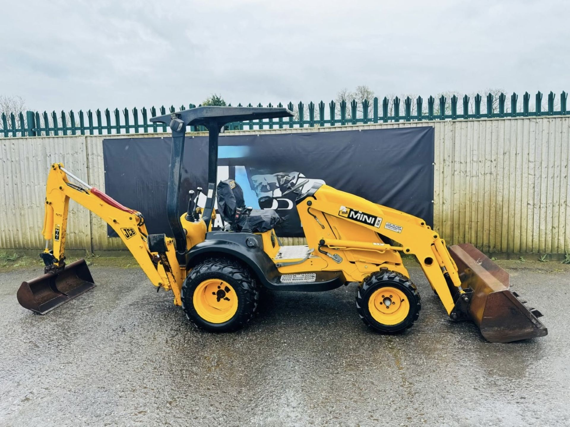 2004, JCB MINI CX