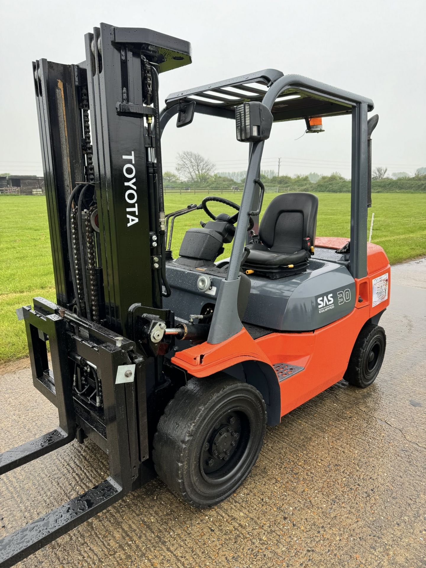 2005, TOYOTA - 3 Tonne Diesel Forklift (Triple Mast / Container Spec)