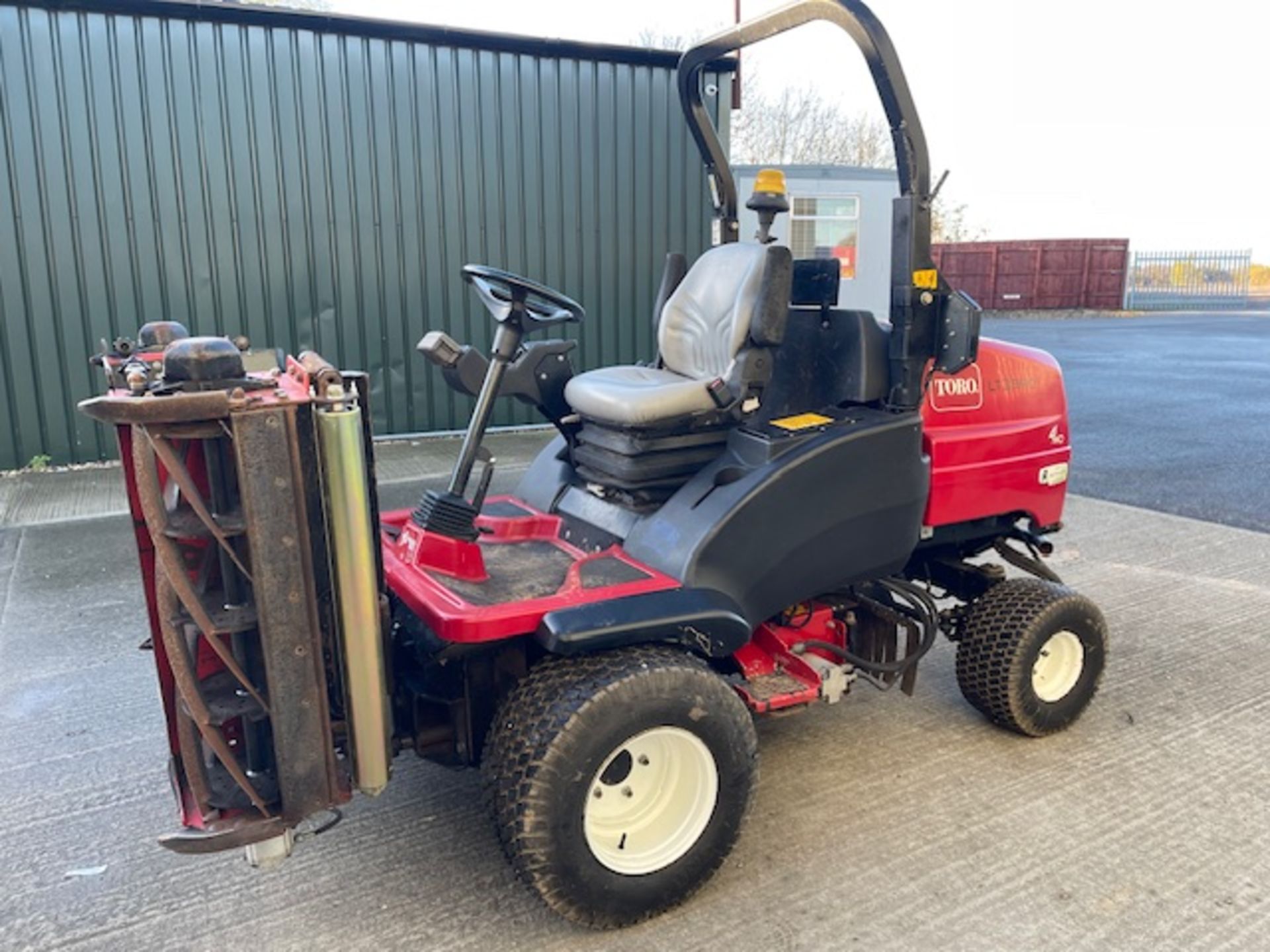 2015, TORO LT3340 TRIPLE TURF MOWER (HAYTER)