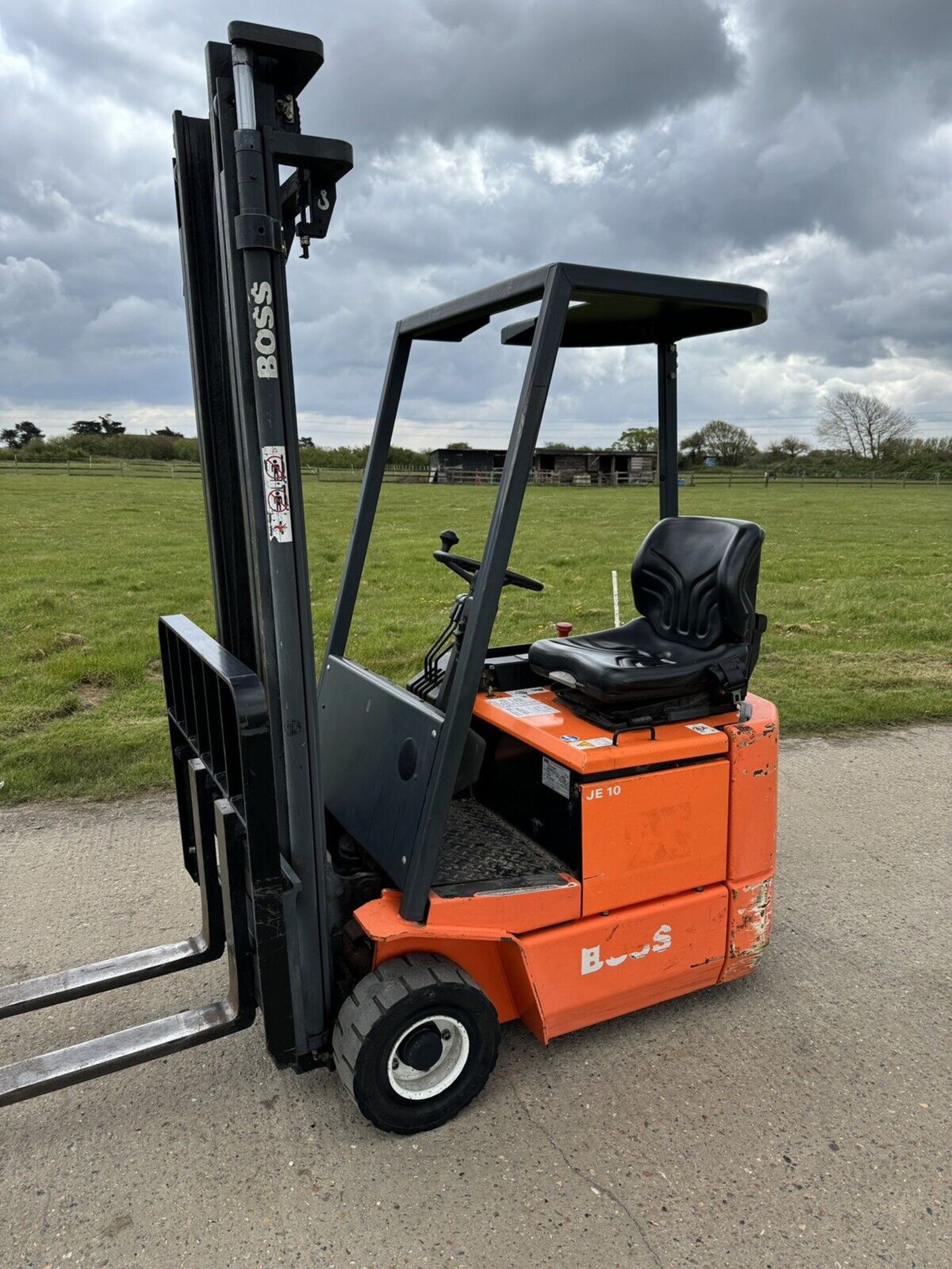 2001, BOSS - 1 Tonne Electric Forklift Truck