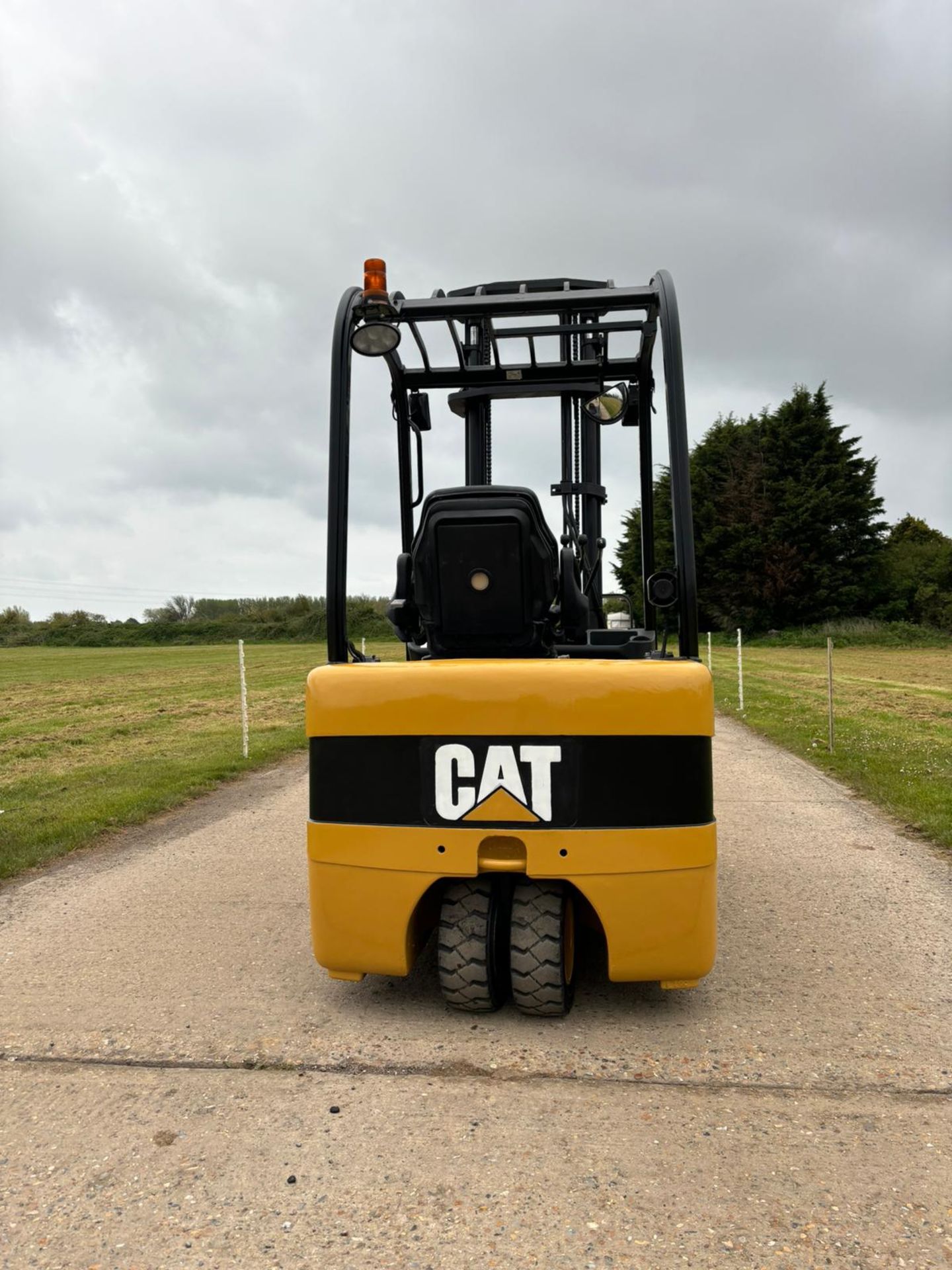 2011, CATERPILLAR - Electric Forklift Truck - Image 2 of 8