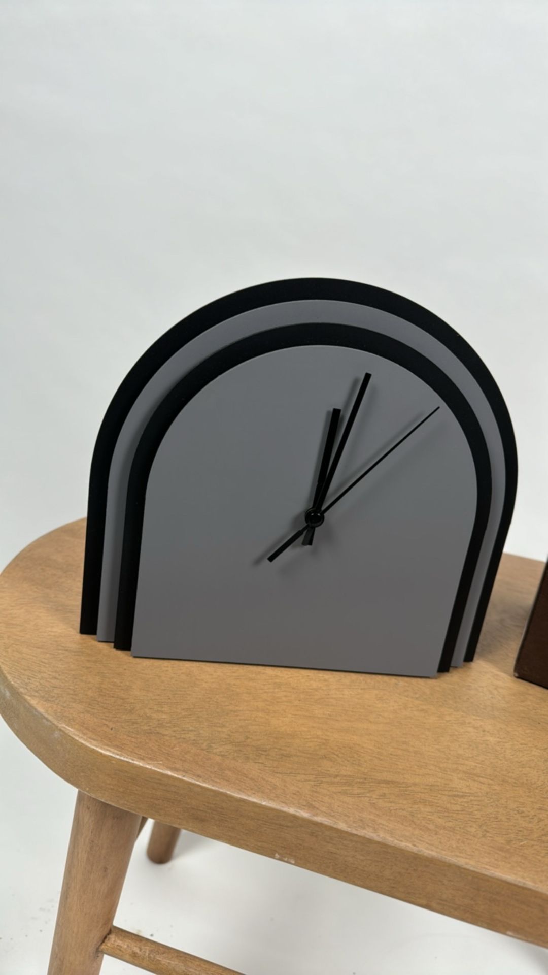 Rudi Grey Central Desk Clock - Image 4 of 5