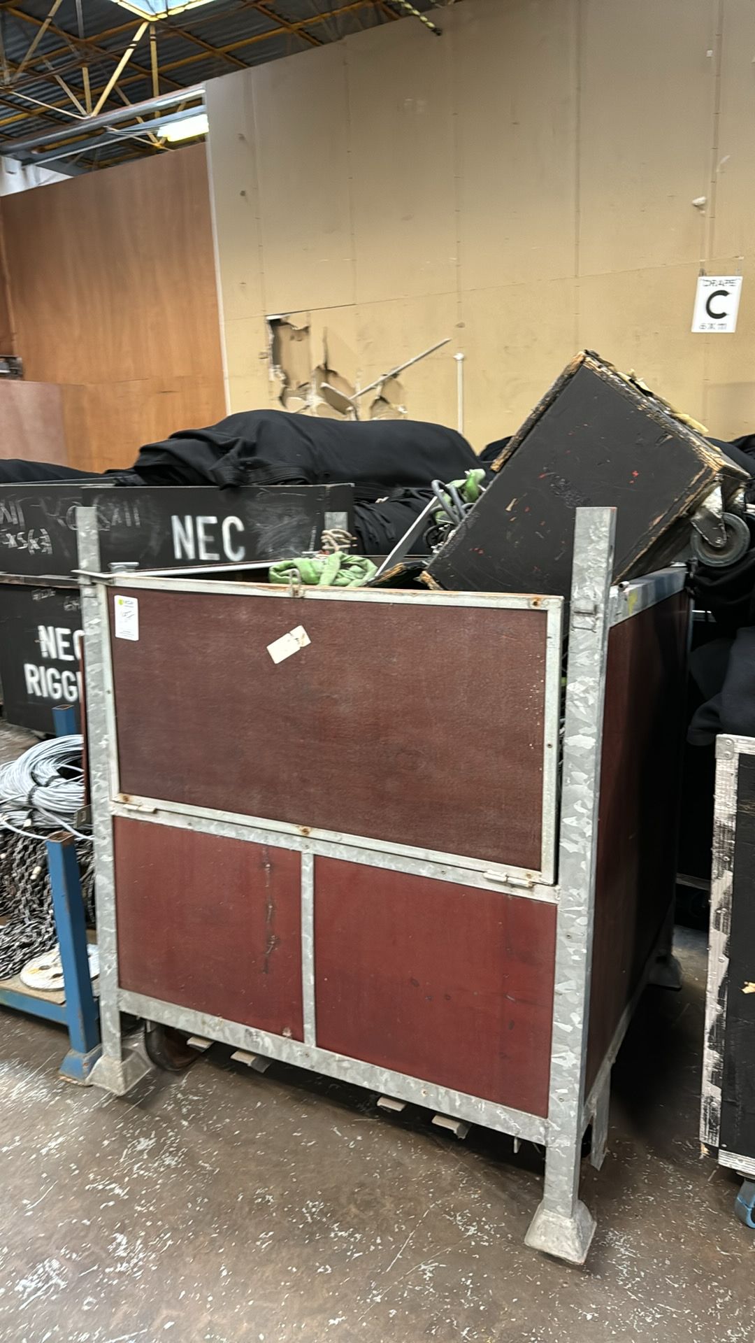 Large container, full of industrial rigging belts - Image 6 of 7