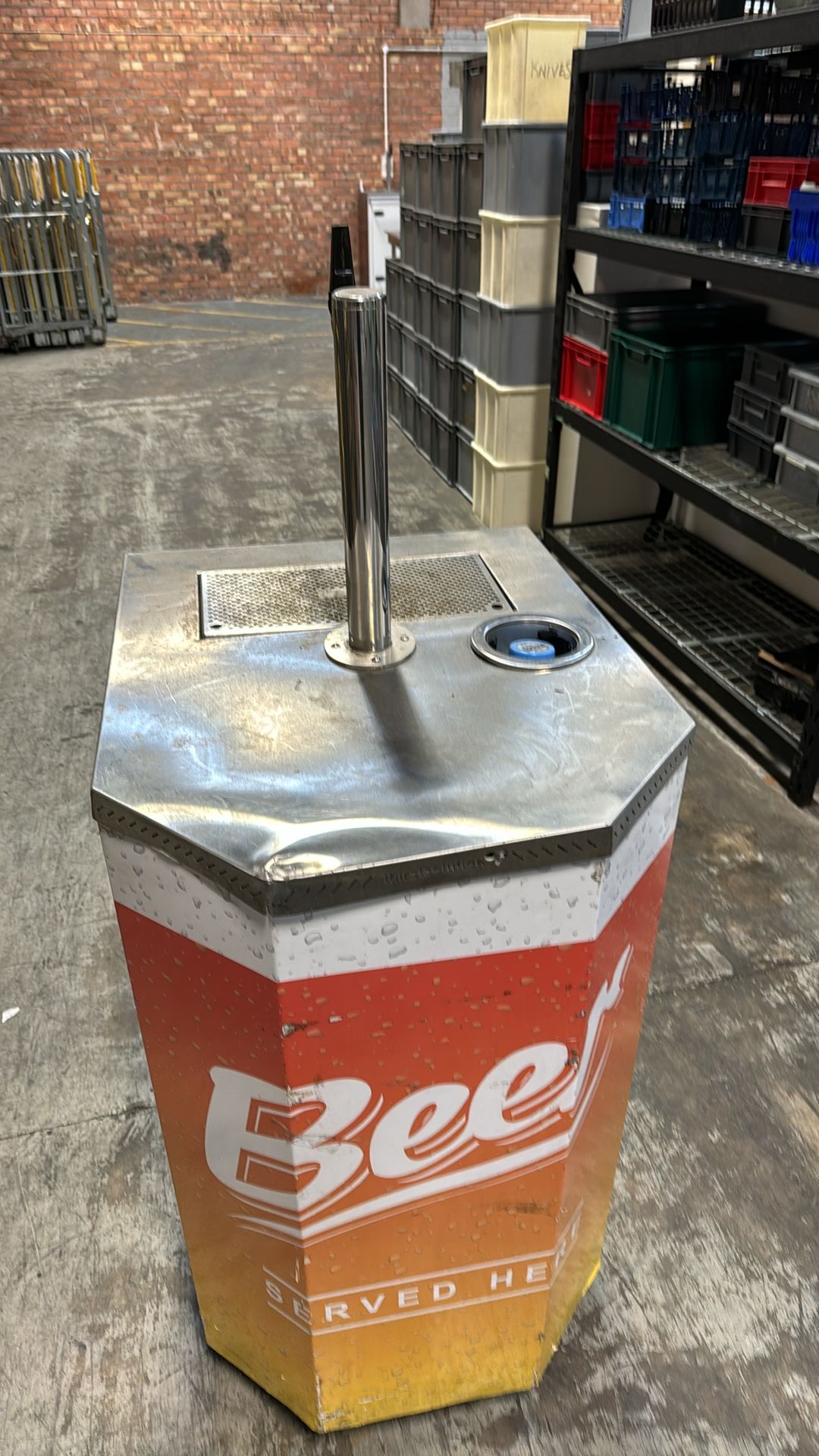 Beer Dispensing Stand - Image 9 of 12