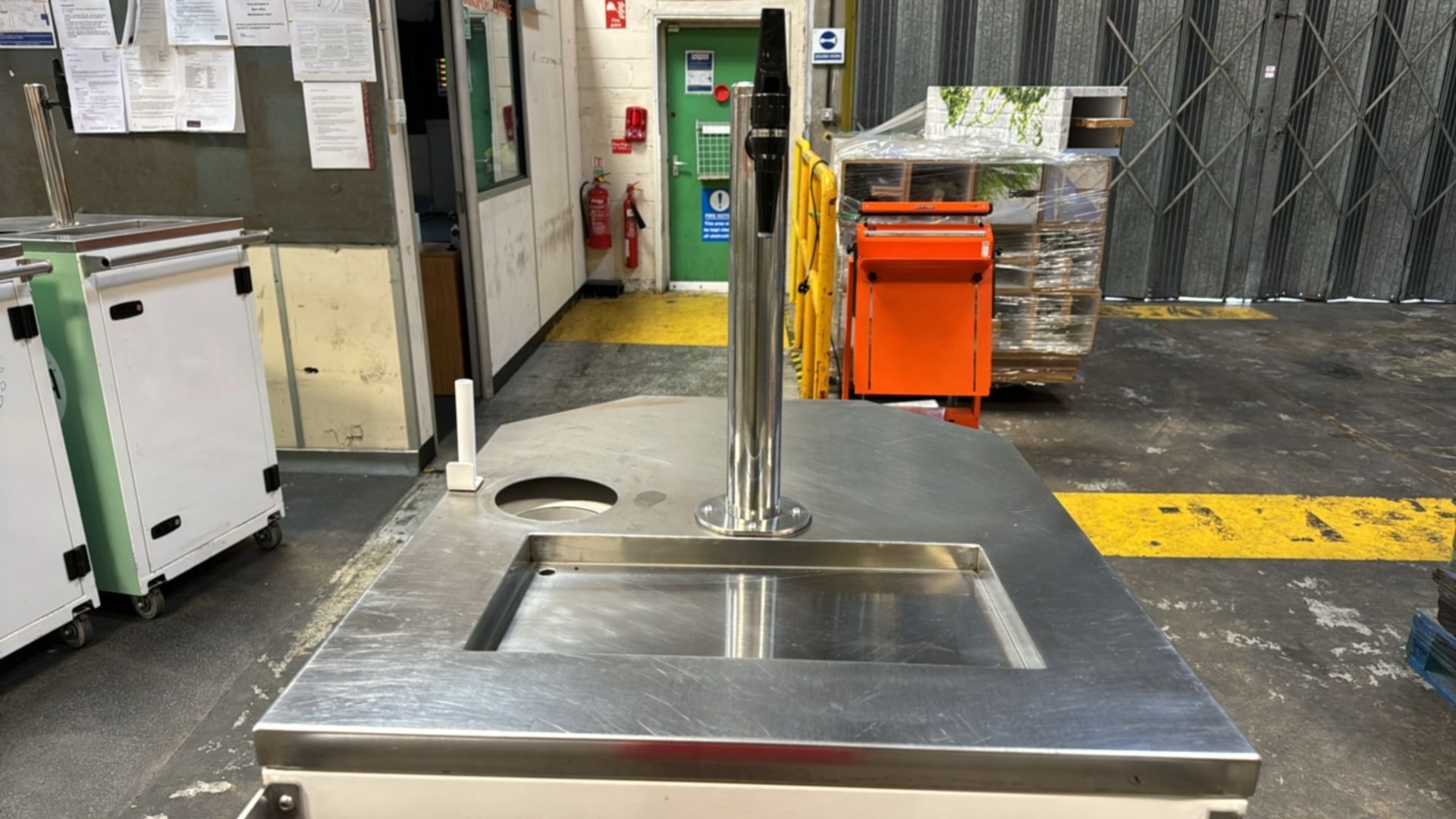 Beer Dispensing Stand - Image 6 of 7