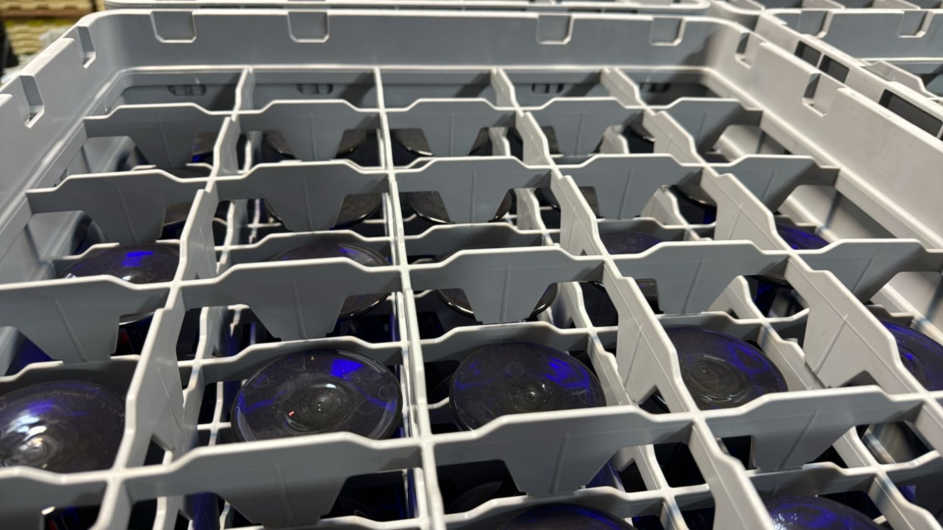 Pallet of Blue 75cl Wine Glasses - Image 3 of 5
