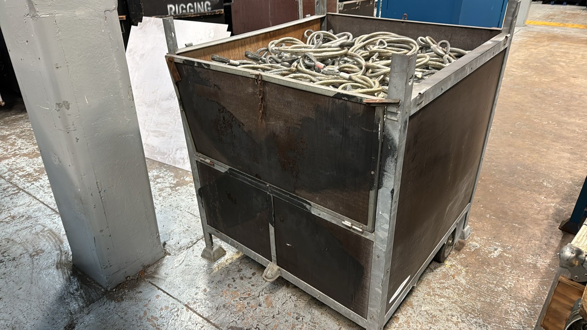 Crate, full of industrial rigging wire - Image 6 of 10